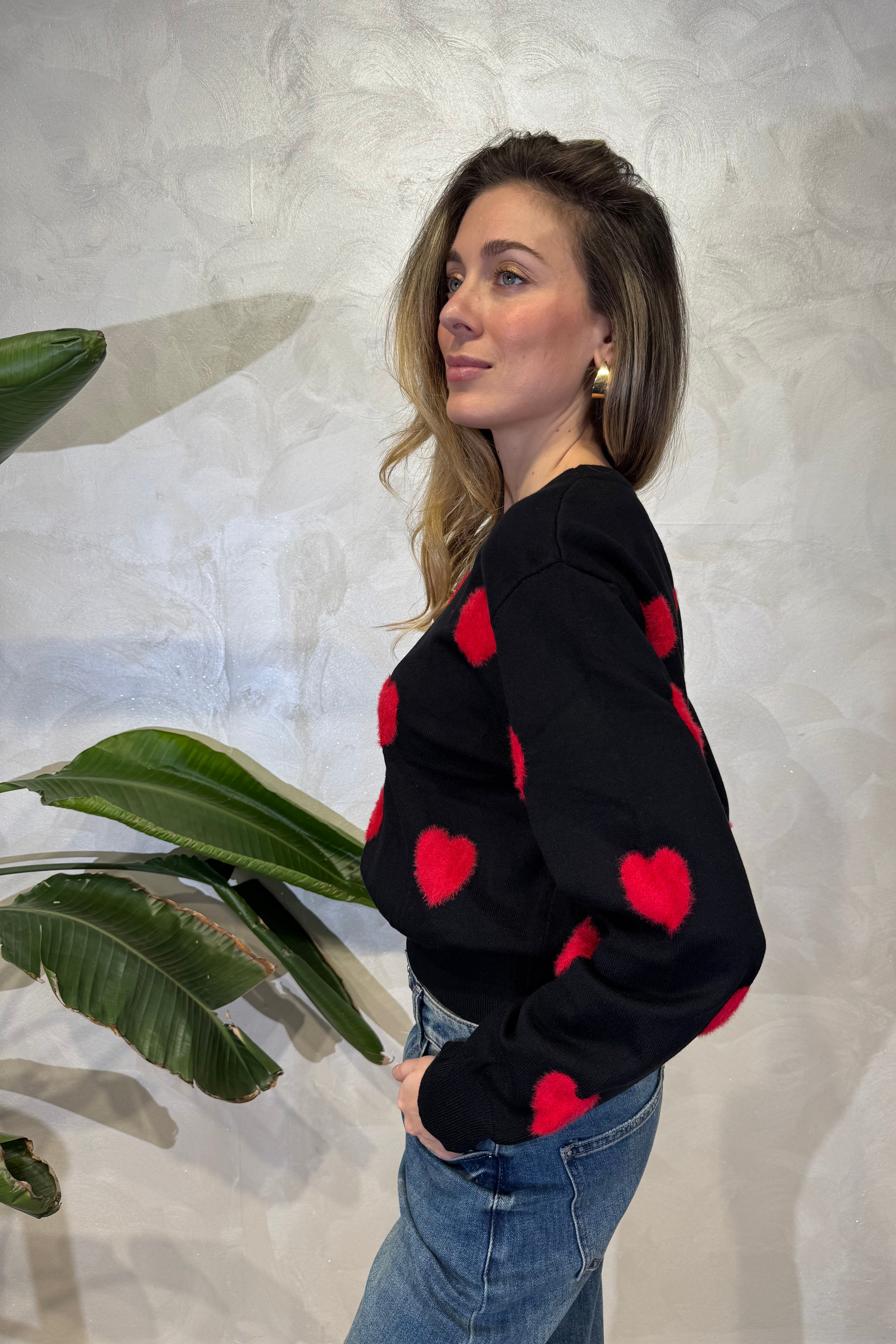 MAGLIA TRICOT CON CUORI ROSSI COL. NERO