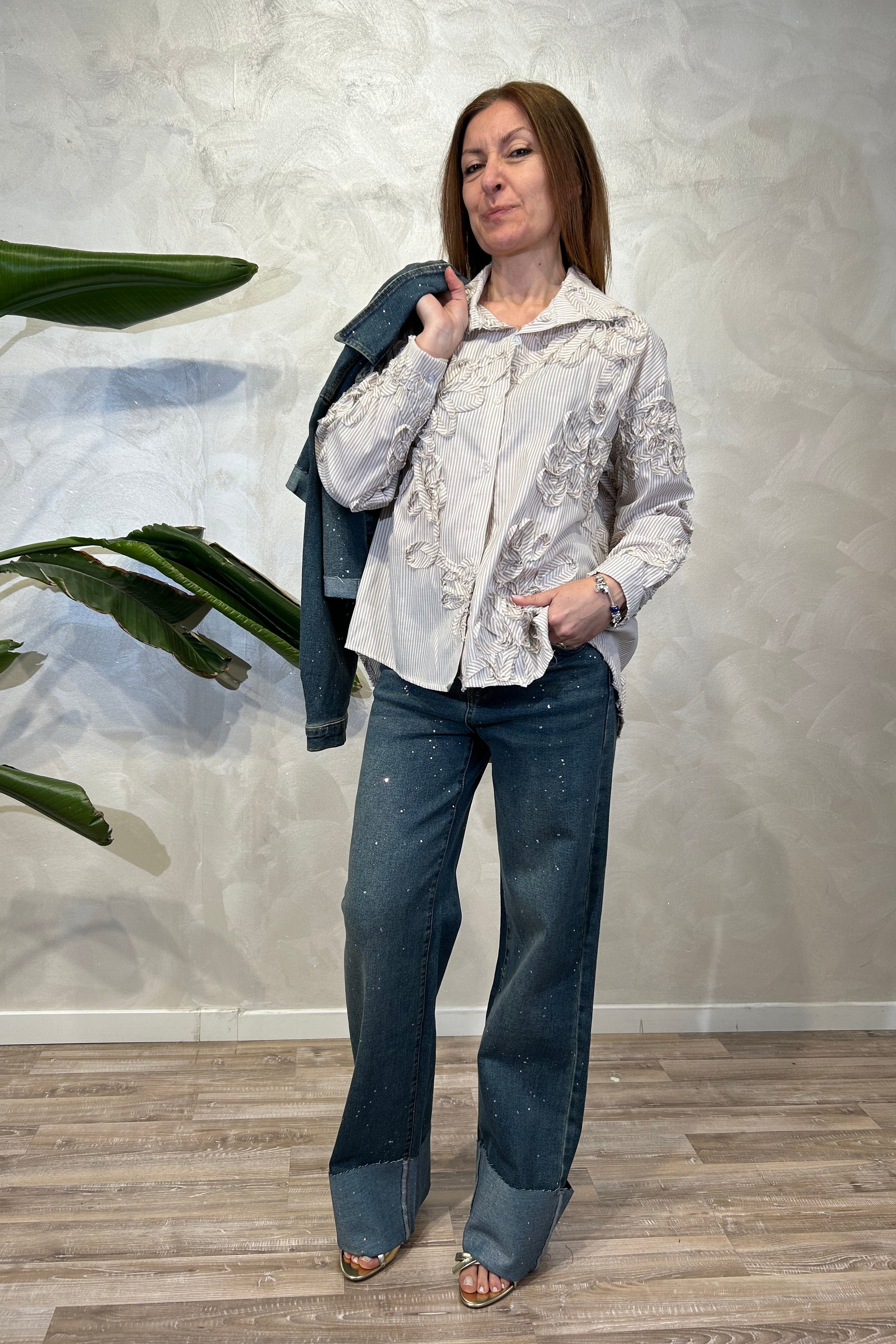 CAMICIA IN COTONE A RIGHE CON APPLICAZIONI RICAMATE DIS.FLOREALE COL.SABBIA