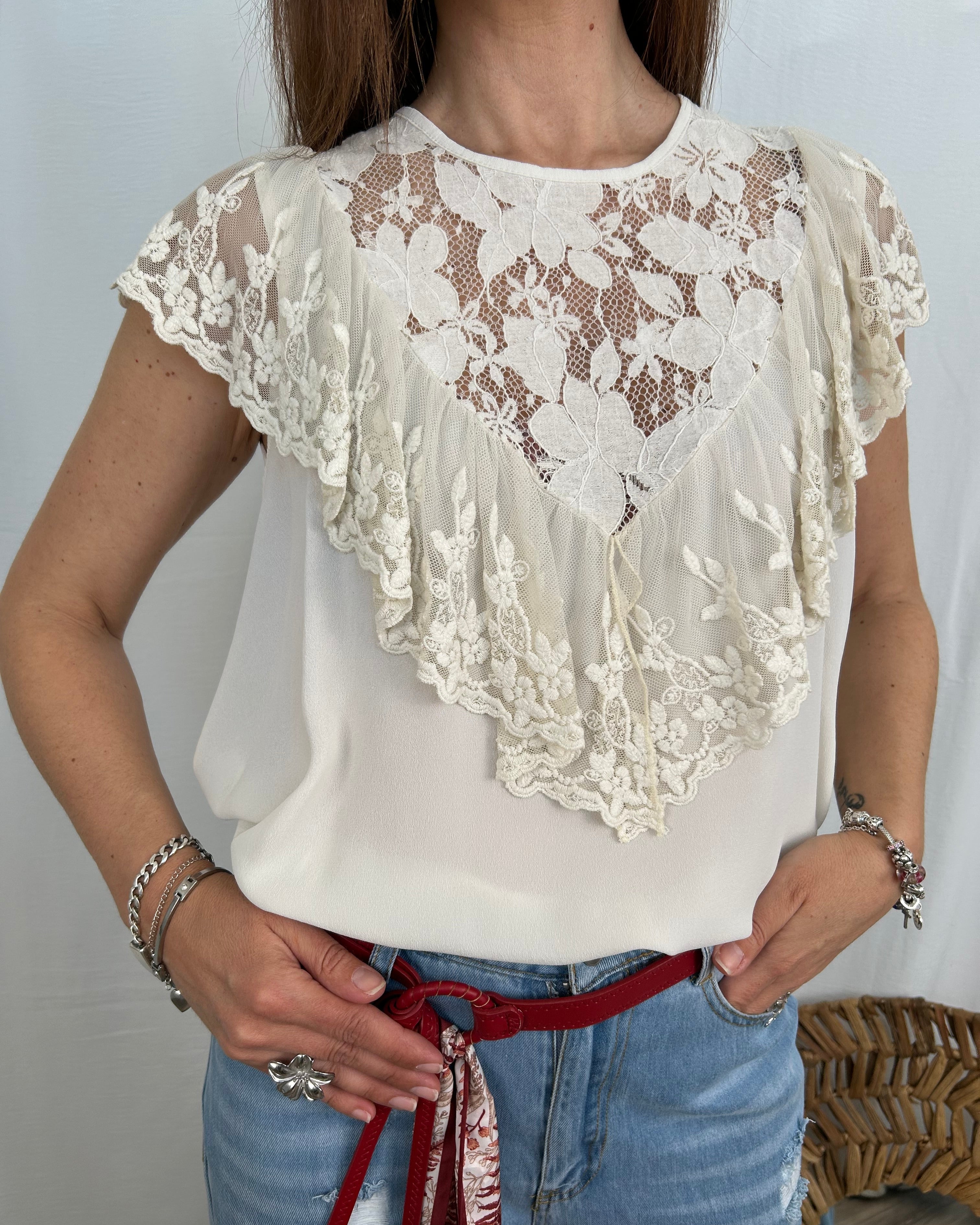 TOP IN PIZZO RICAMATO CON EFFETTO TINTA A FREDDO COL. GESSO