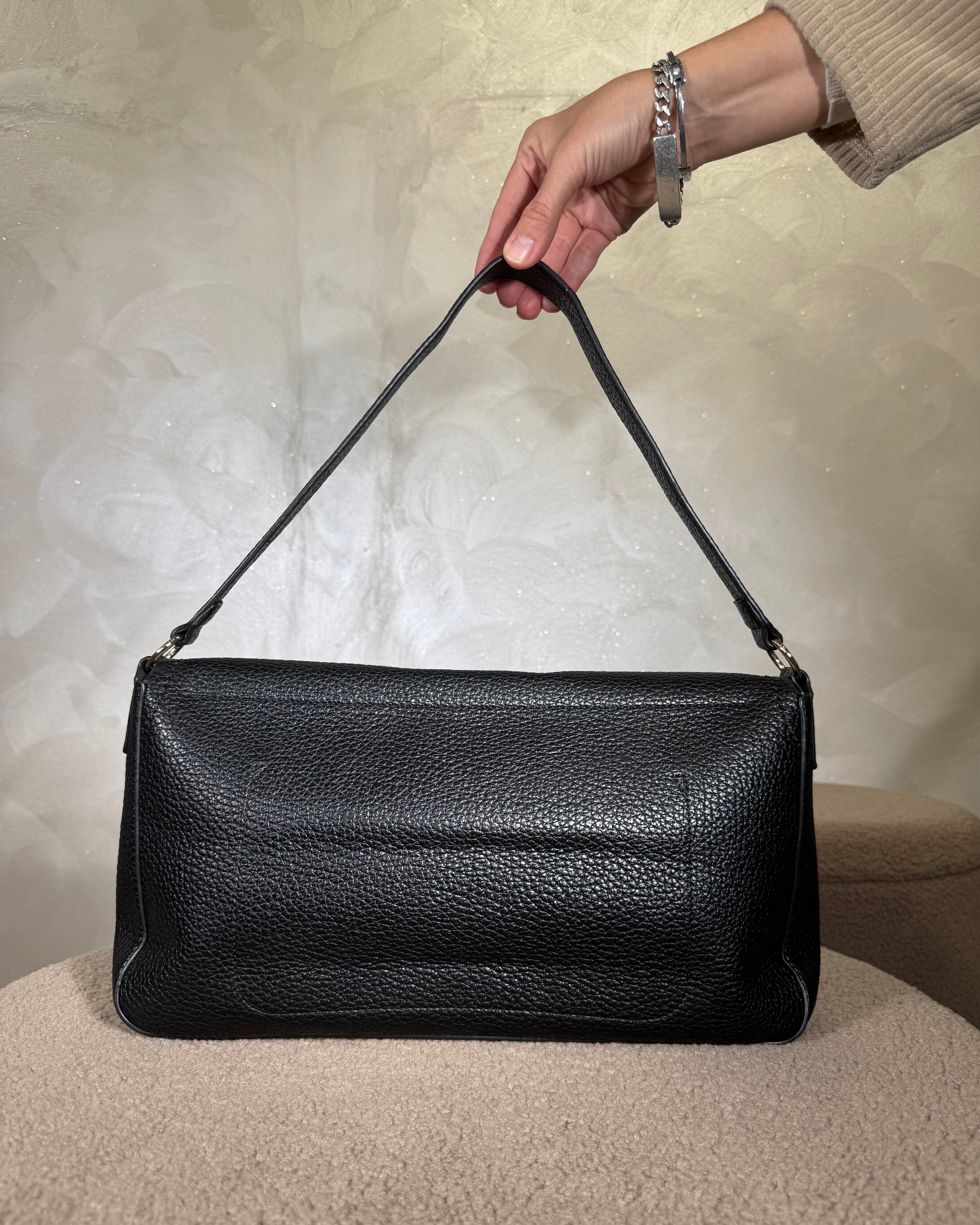 BORSA RETTANGOLARE IN ECOPELLE CON CHIUSURA METALLICA COL. NERO