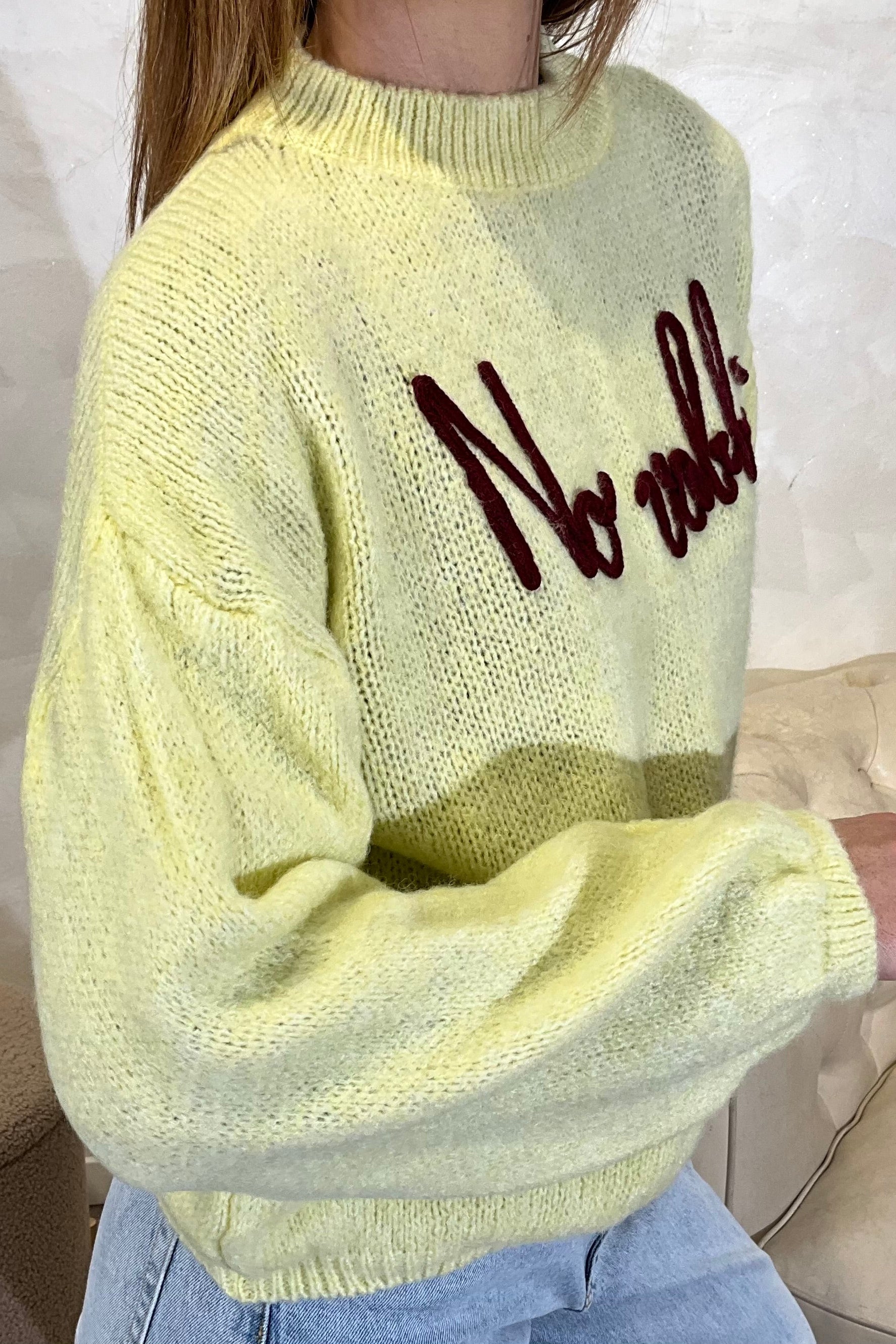 MAGLIONE CON RICAMO NO VABBE' COL. GIALLO