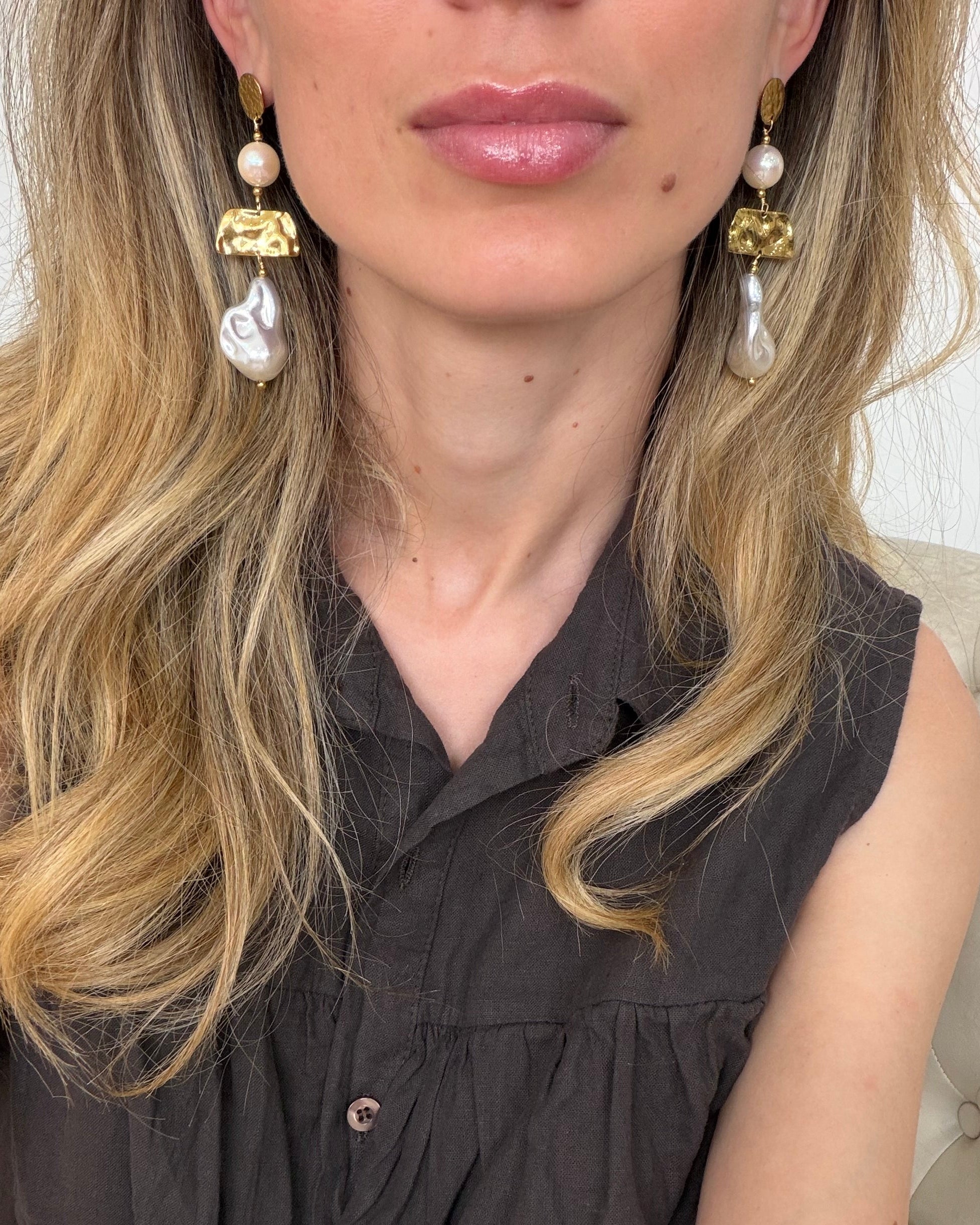 GOLD FUSION — ORECCHINI PENDENTI BICOLOR MARTELLATI
