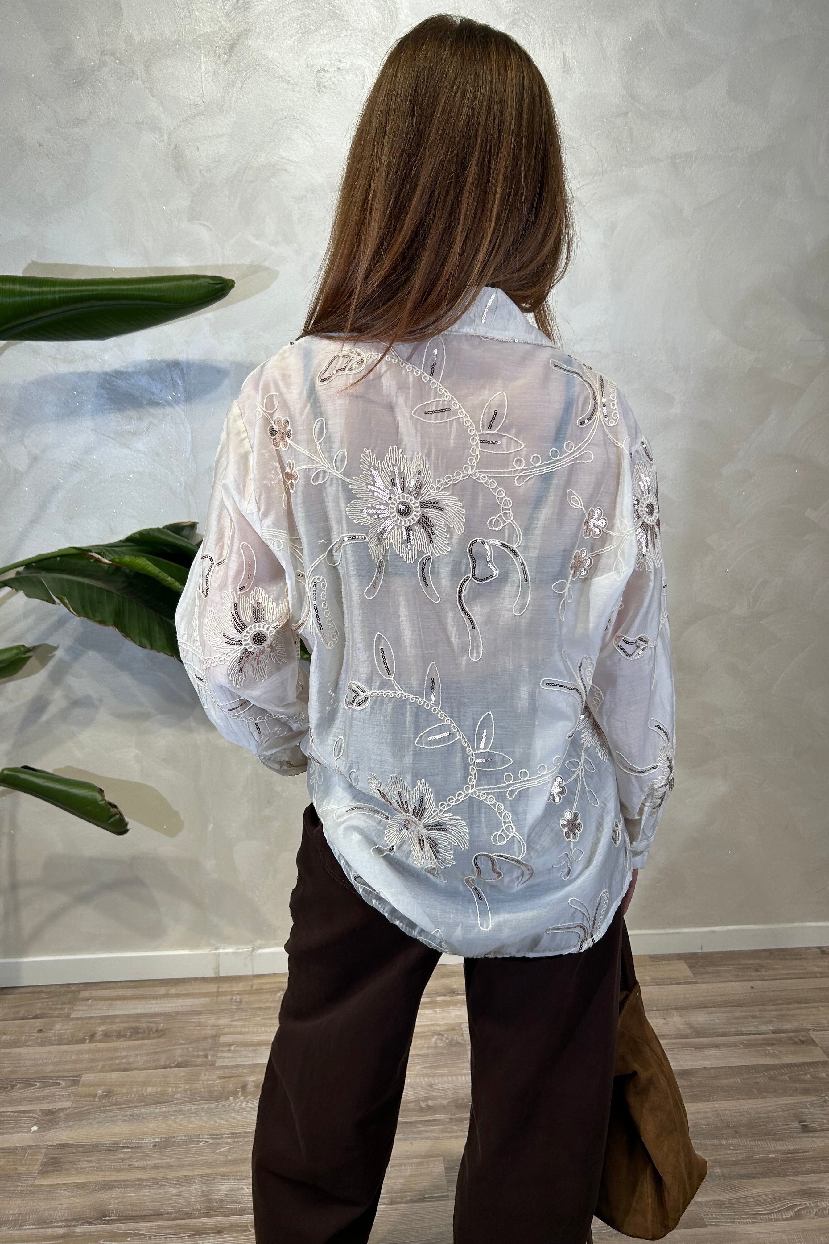 CAMICIA IN TENCEL TRASPARENTE RICAMATA CON MOTIVI FLOREALI COL. AVORIO