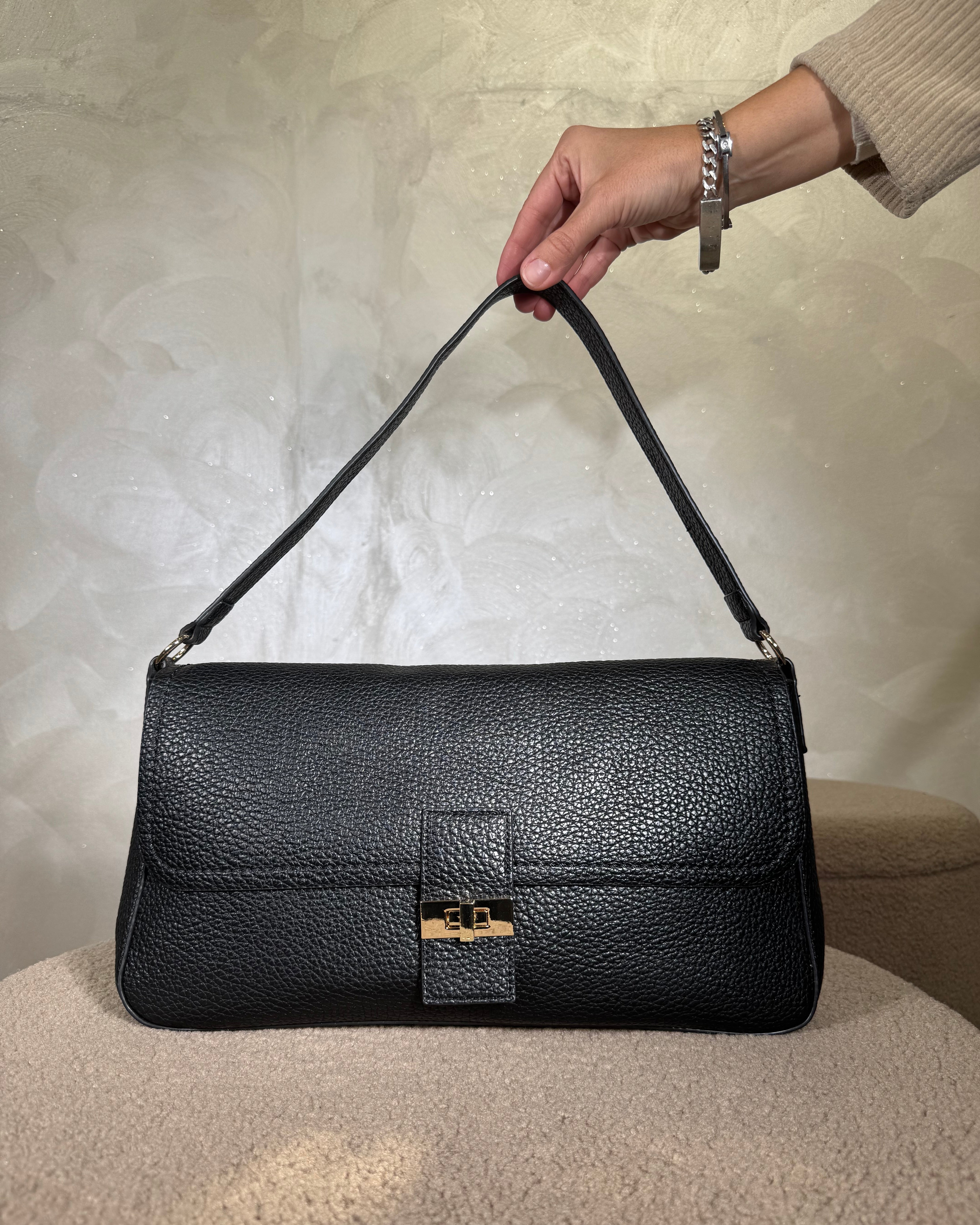 BORSA RETTANGOLARE IN ECOPELLE CON CHIUSURA METALLICA COL. NERO