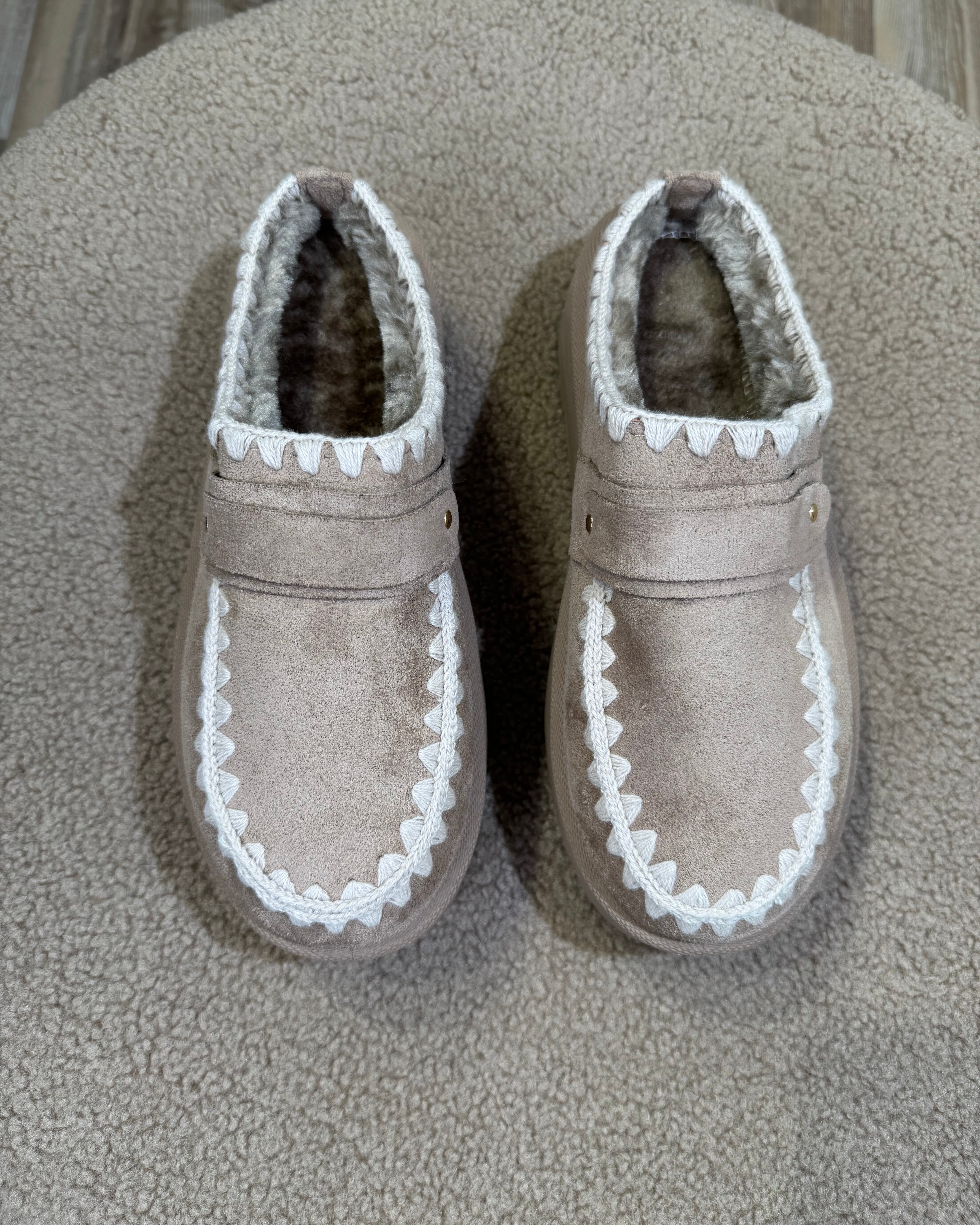 SABOT CON DETTAGLI RICAMO IN CONTRASTO COL.CAMEL