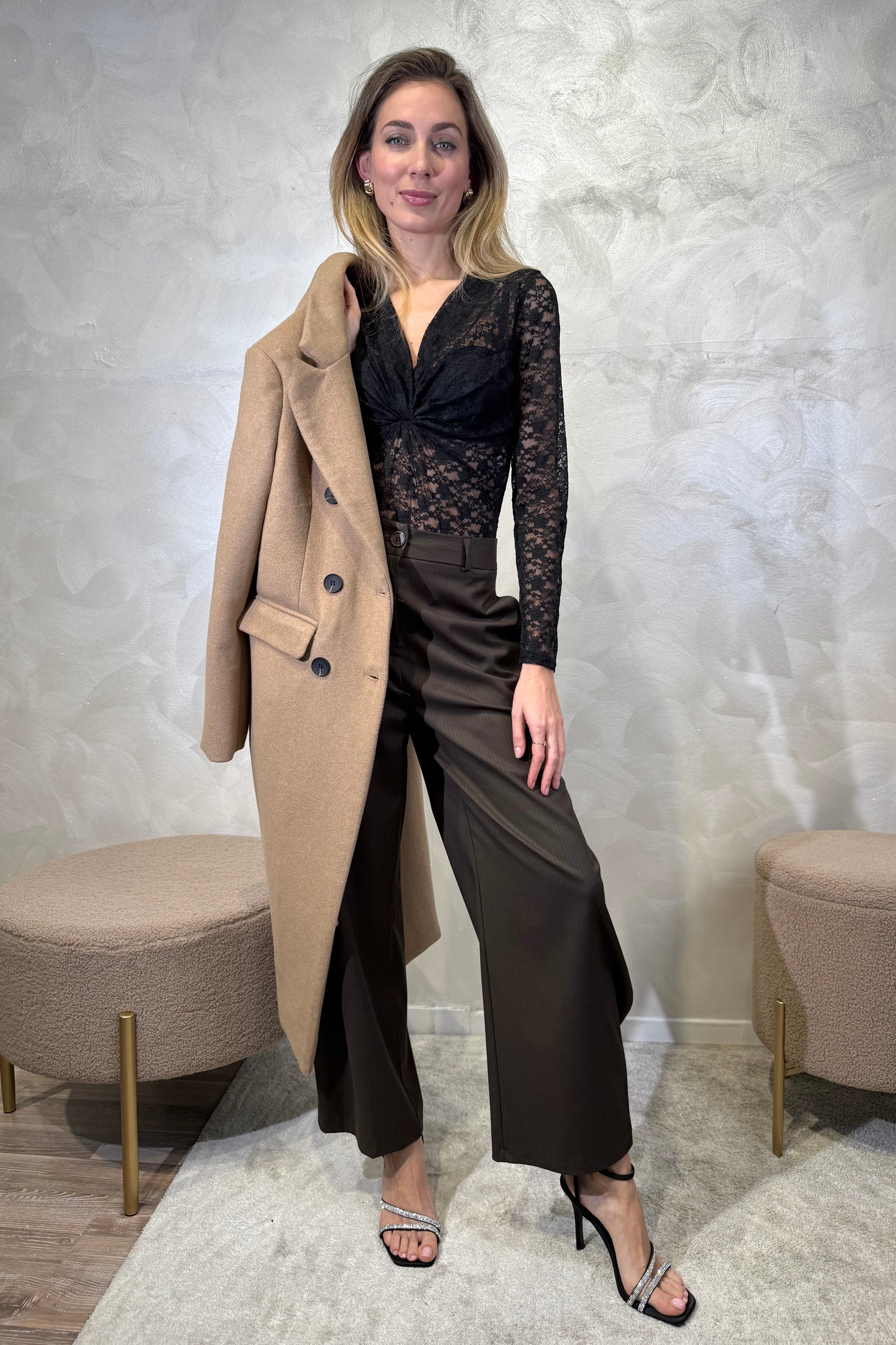 BODY IN PIZZO FLOREALE CON TWIST CENTRALE COL. NERO