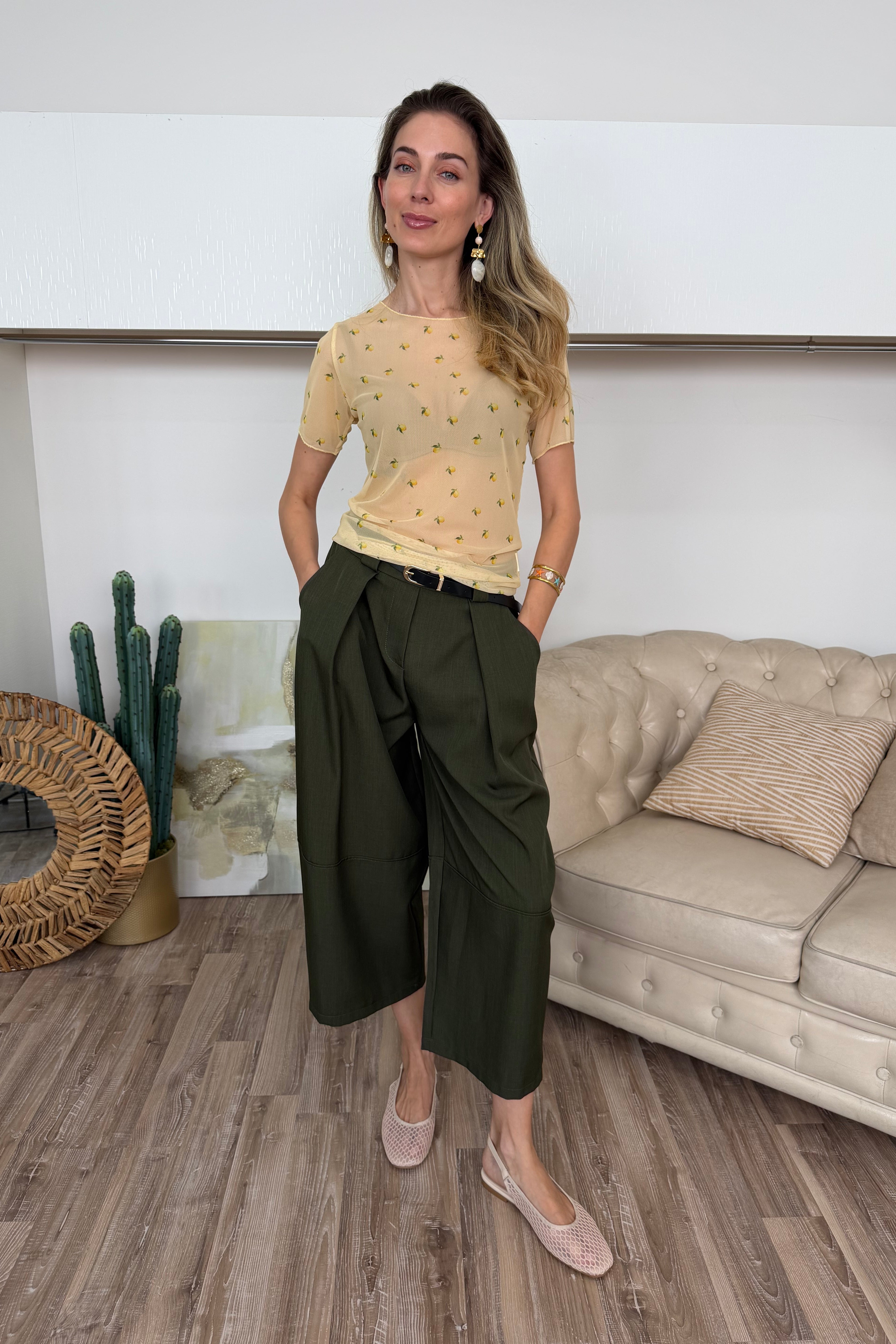 PANTALONE OVETTO TRE QUARTI CON DETTAGLIO CUCITURA COL. VERDE