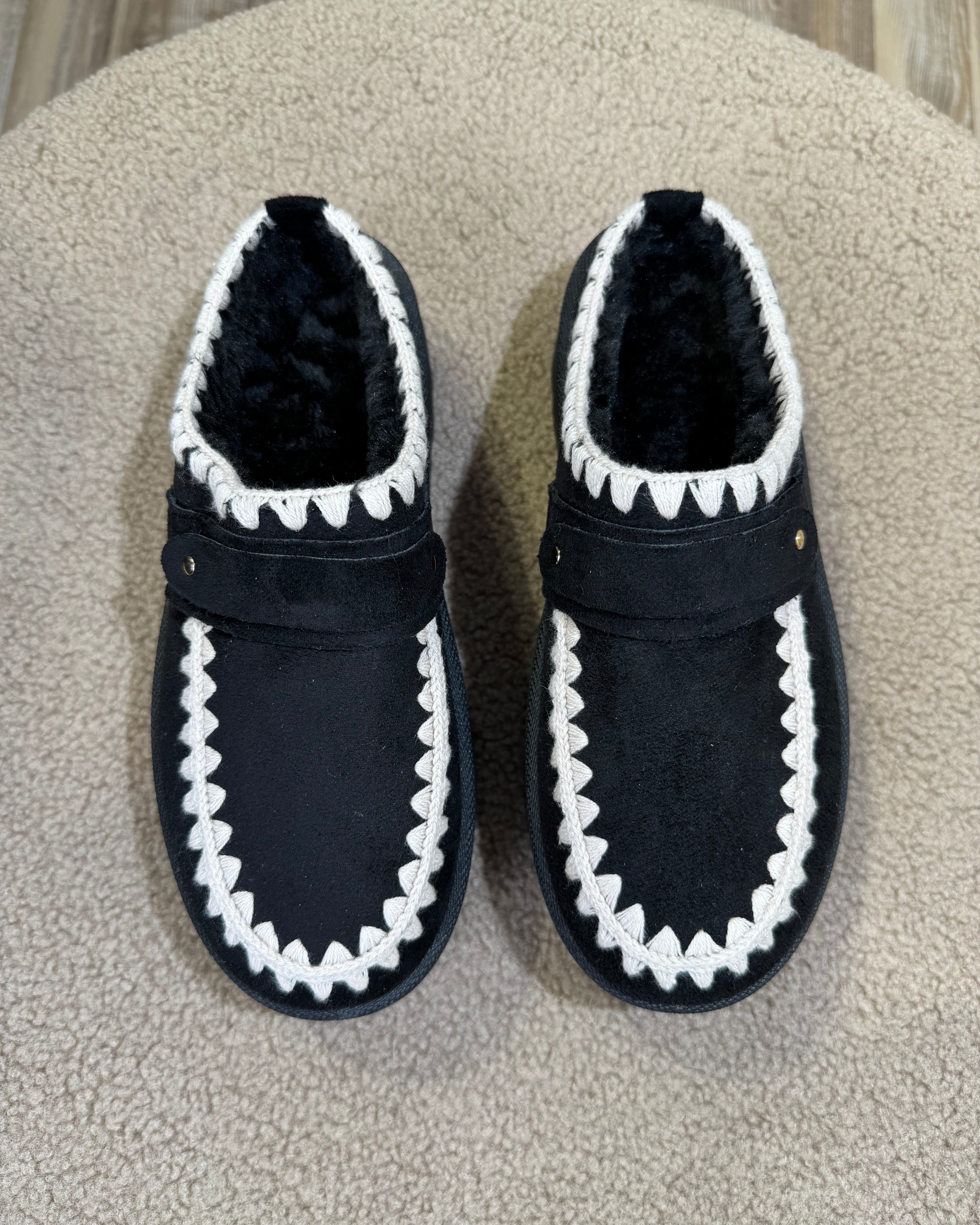 SABOT CON DETTAGLI RICAMO IN CONTRASTO COL.NERO