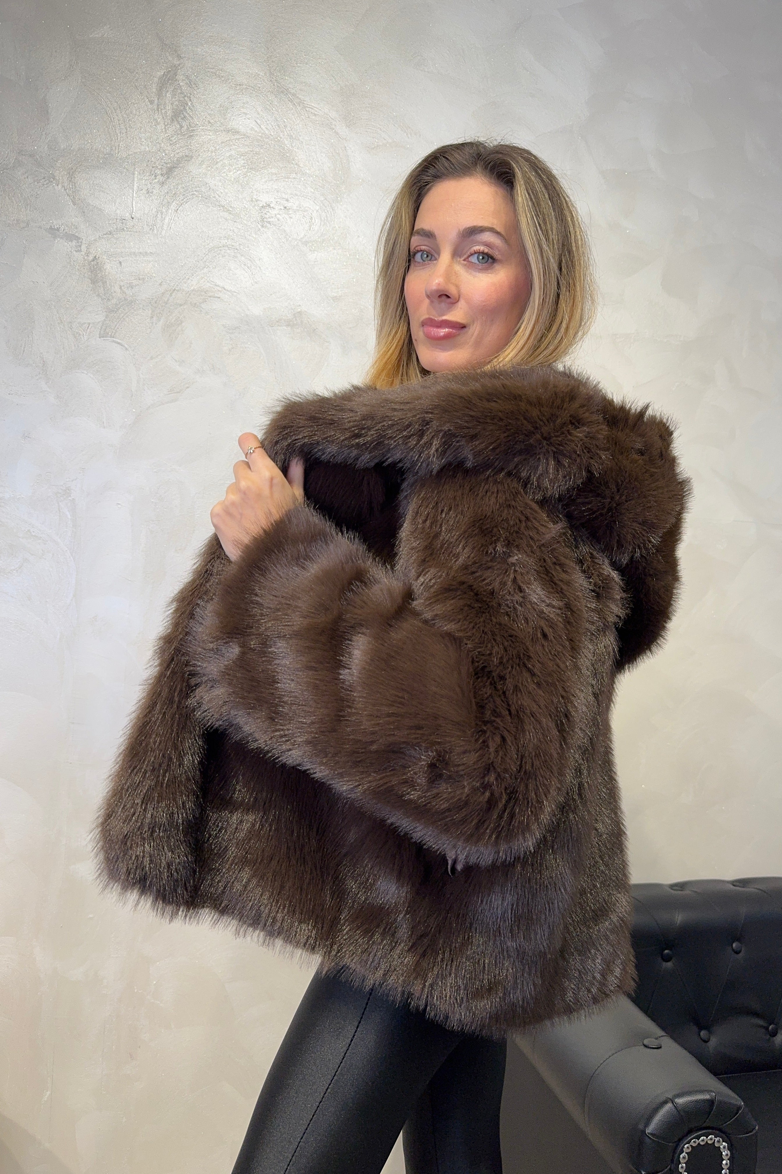 ECOPELLICCIA CON CAPPUCCIO COL. MORO