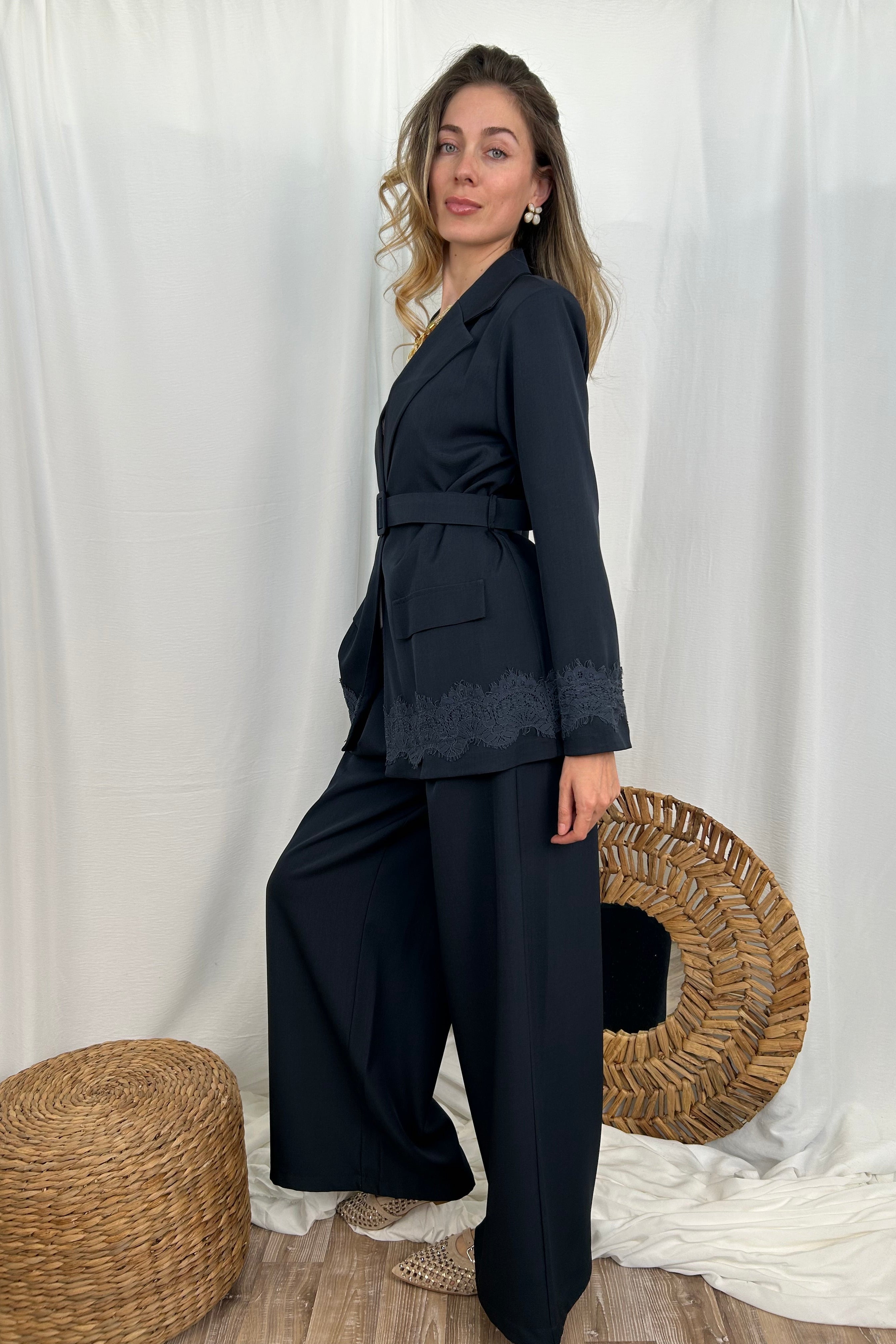 BLAZER CON CINTURA E DETTAGLI IN PIZZO COL. BLU NOTTE