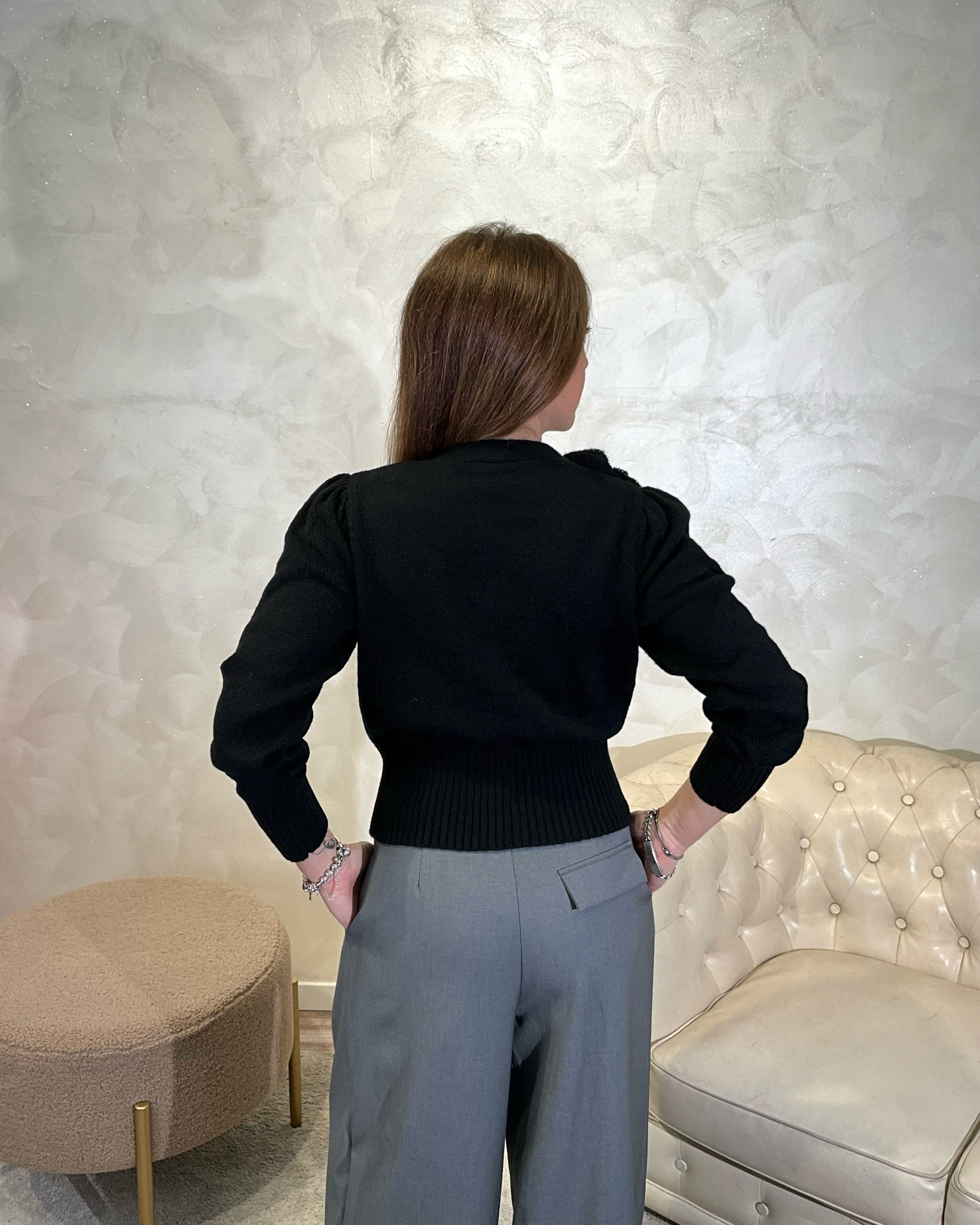 CARDIGAN CON FIORI APPLICATI COL. NERO