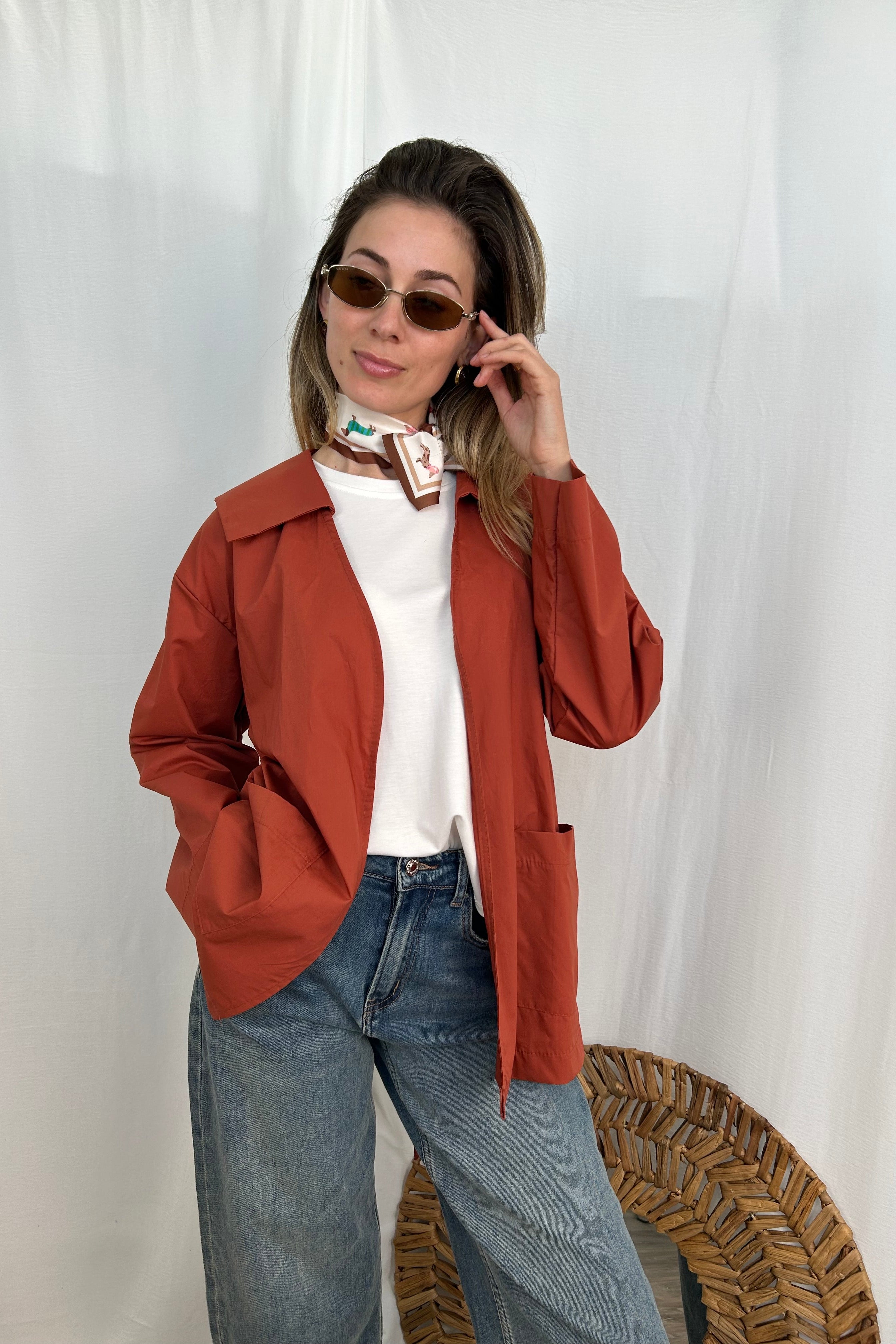 CAMICIA SPOLVERINO IN COTONE CON CINTURA COL. COCCIO