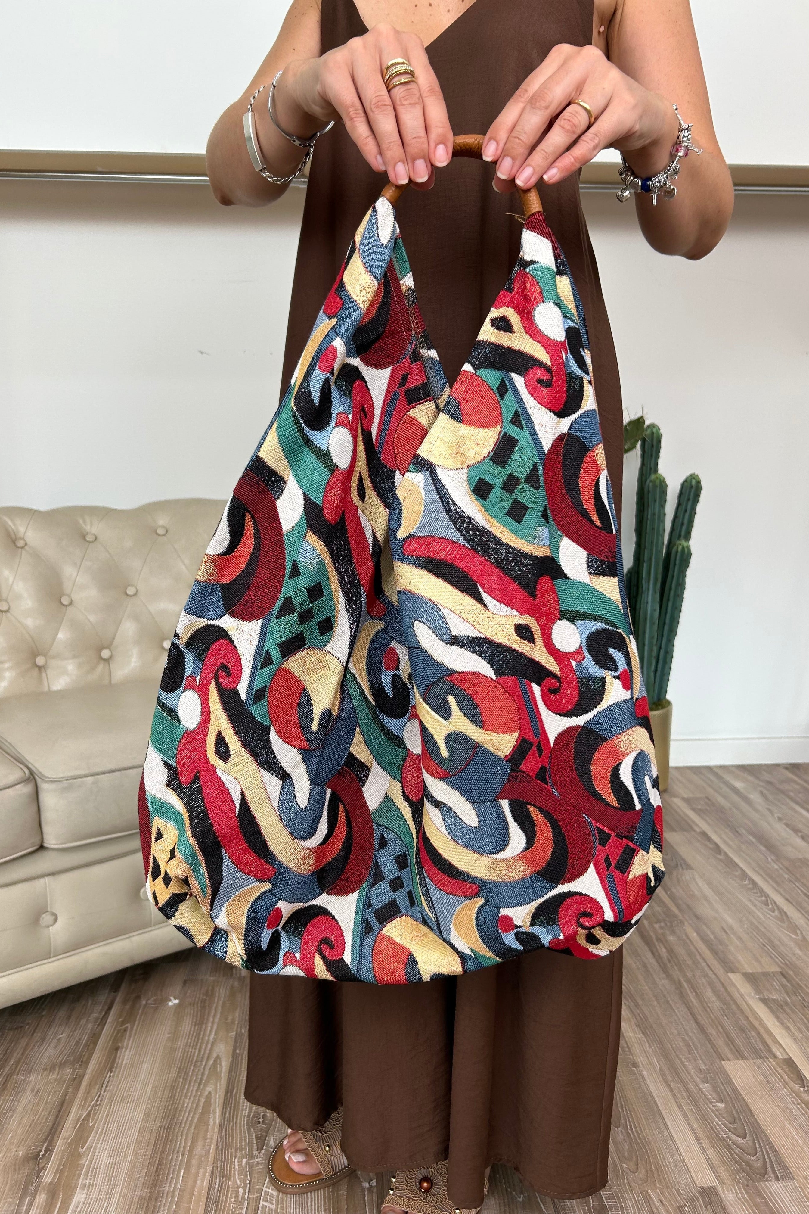 BORSA ARTIGIANALE IN TESSUTO CON MANICO ECOPELLE STAMPA GEOWAVE ONDE COLORATE
