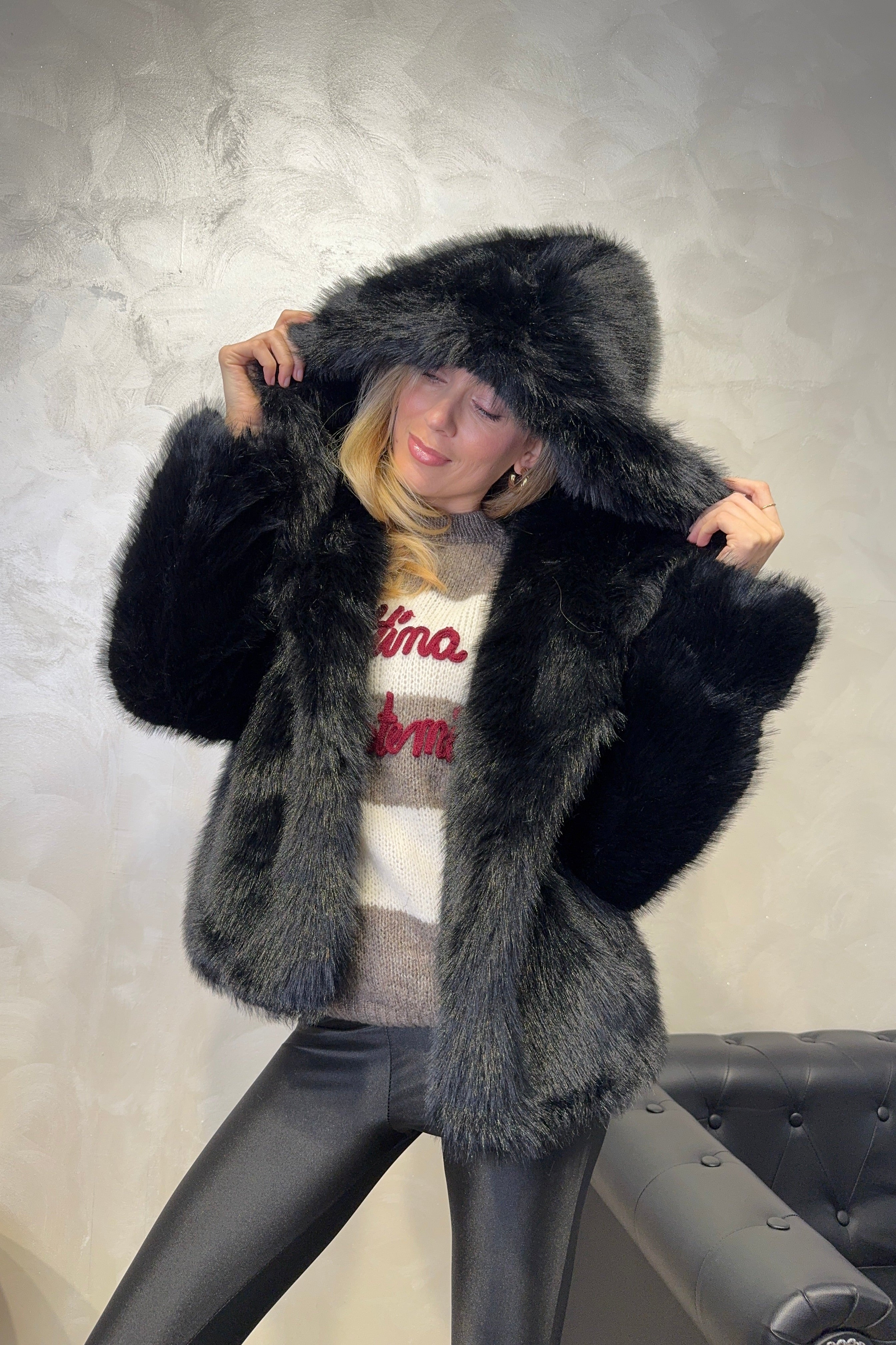 ECOPELLICCIA CON CAPPUCCIO COL. NERO