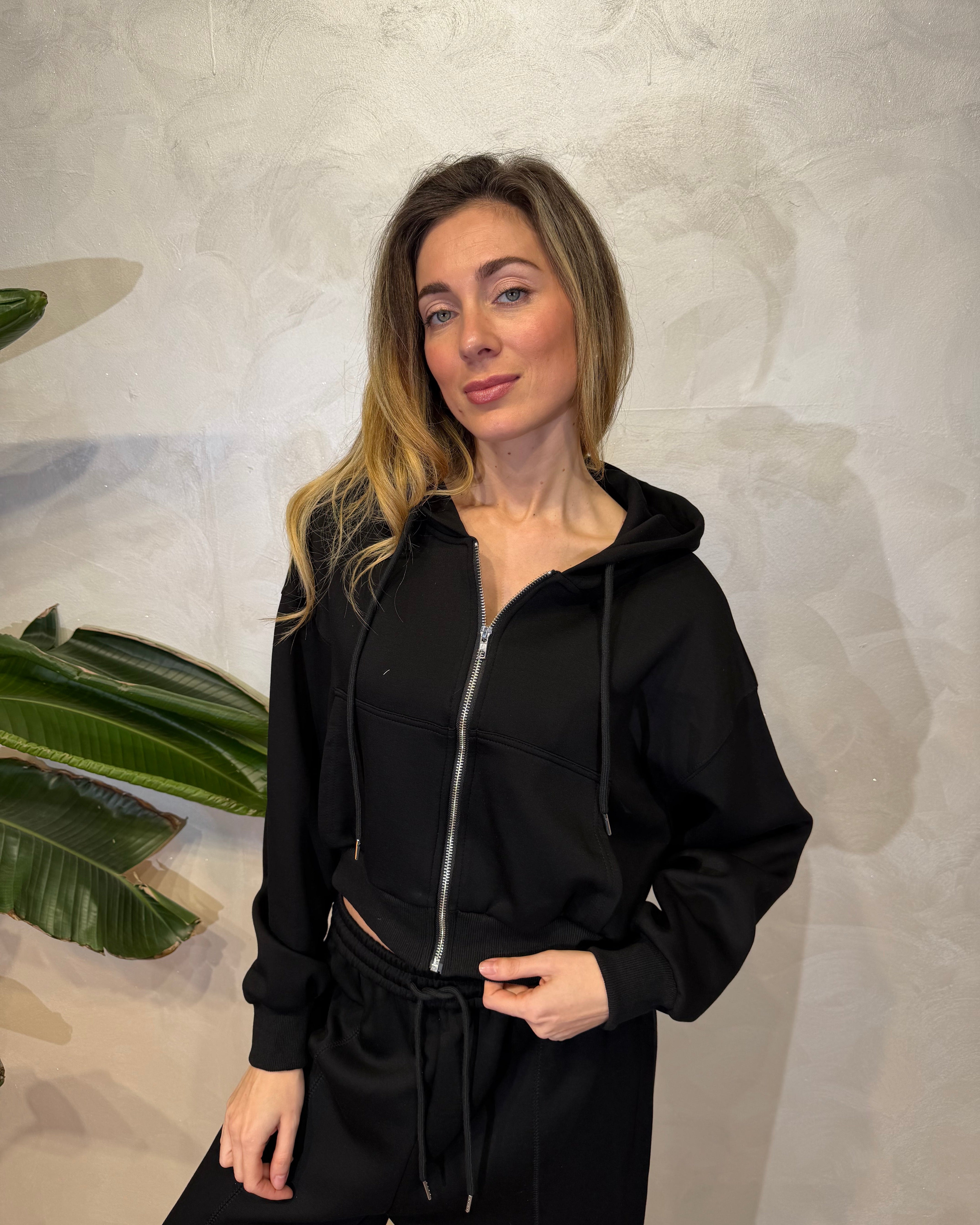 COMPLETO FELPA CON CAPPUCCIO E PANTALONI COL. NERO