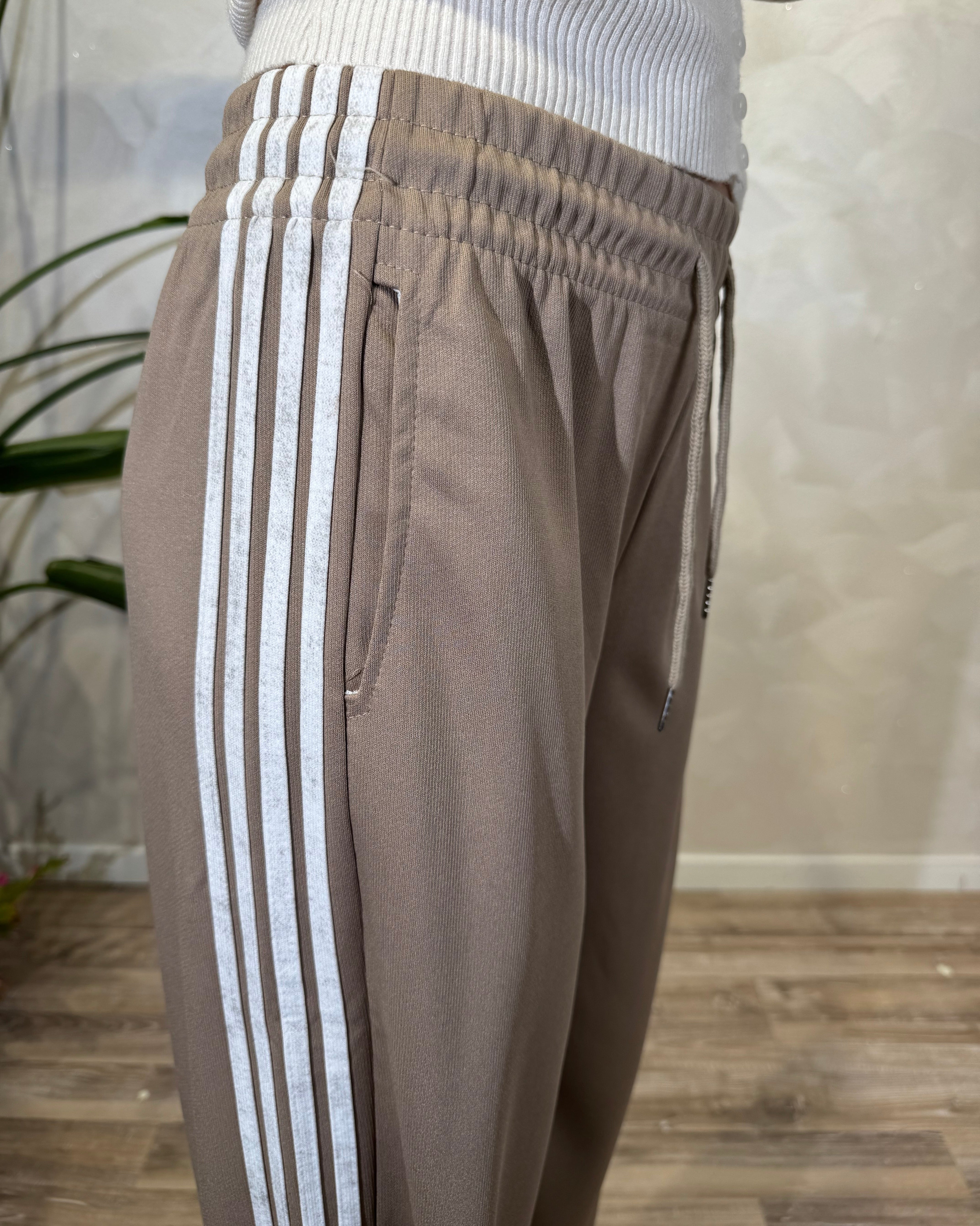 JOGGER STRIPE PANTA CON BANDE LATERALI COL. SABBIA