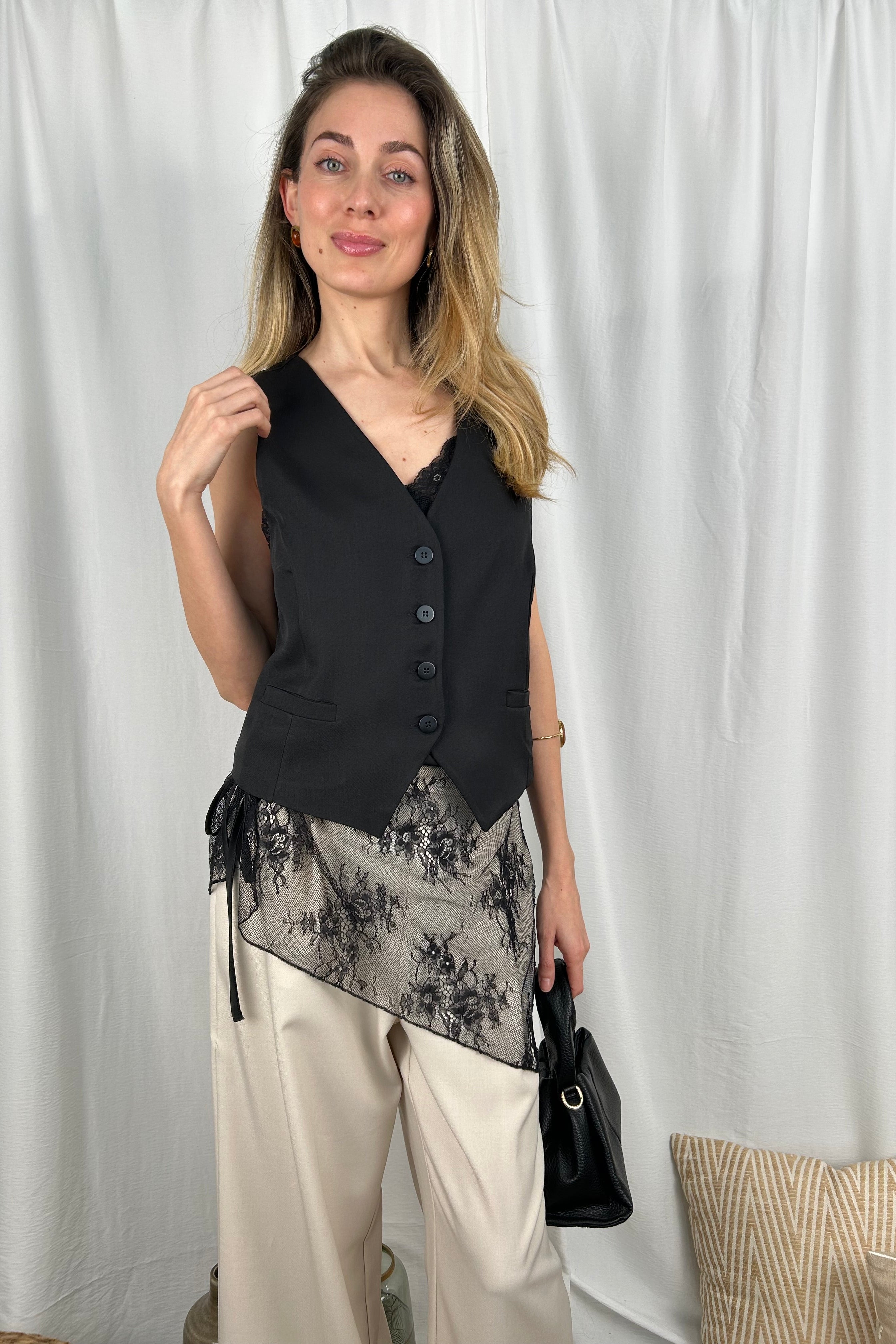 PAREO IN PIZZO CON MOTIVI FLOREALI COL. NERO
