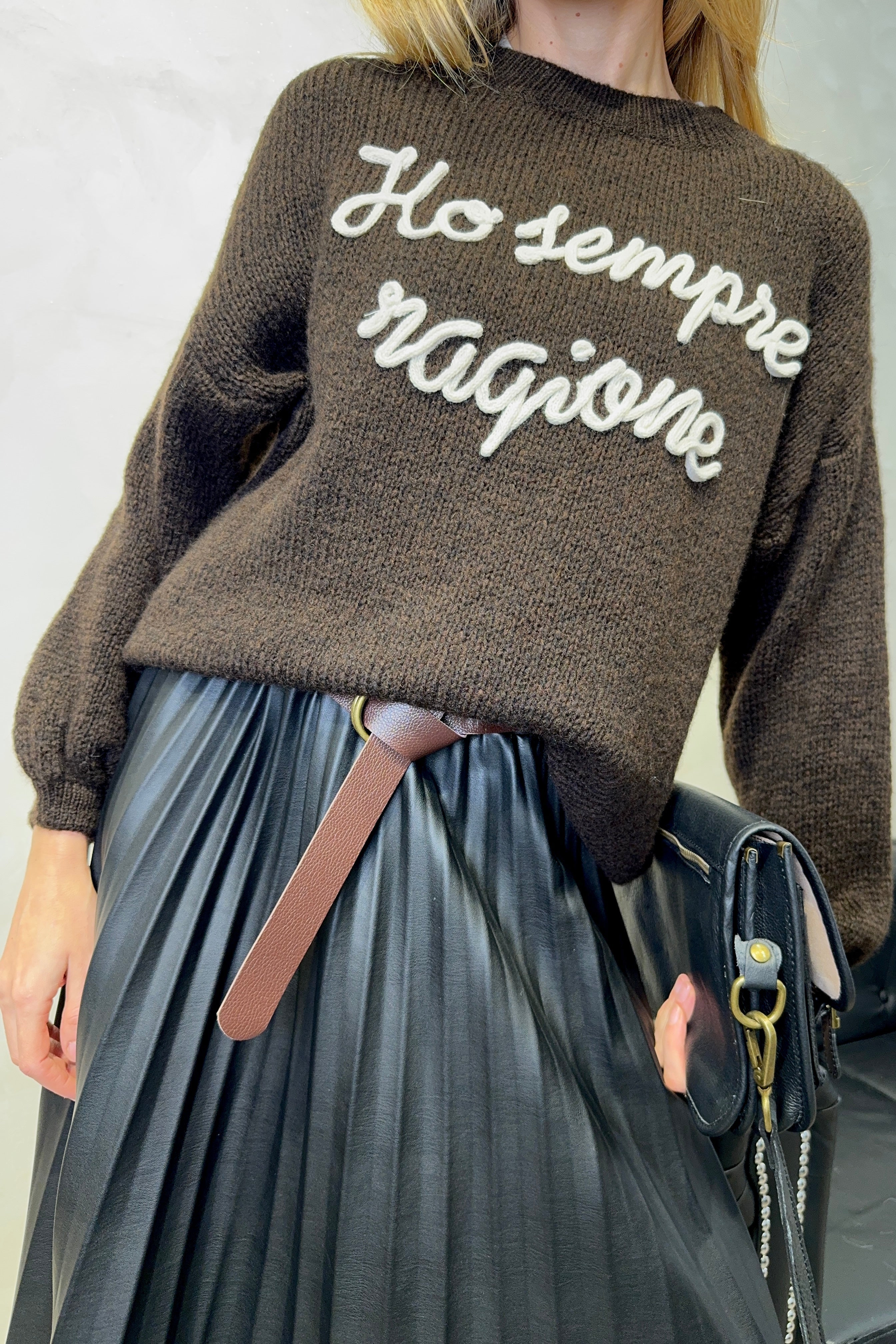 MAGLIONE CON RICAMO "HO SEMPRE RAGIONE" COL.MORO