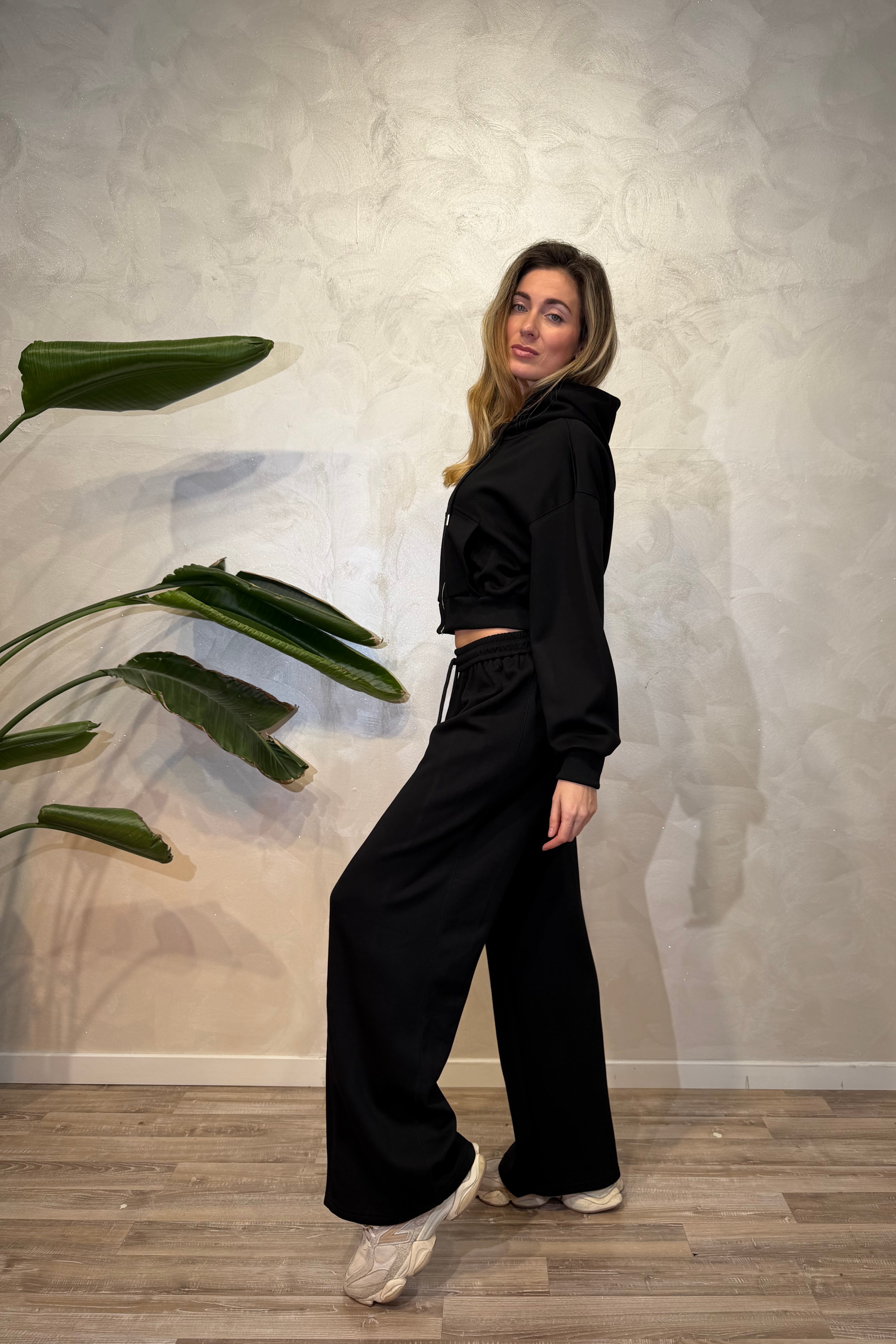 COMPLETO FELPA CON CAPPUCCIO E PANTALONI COL. NERO