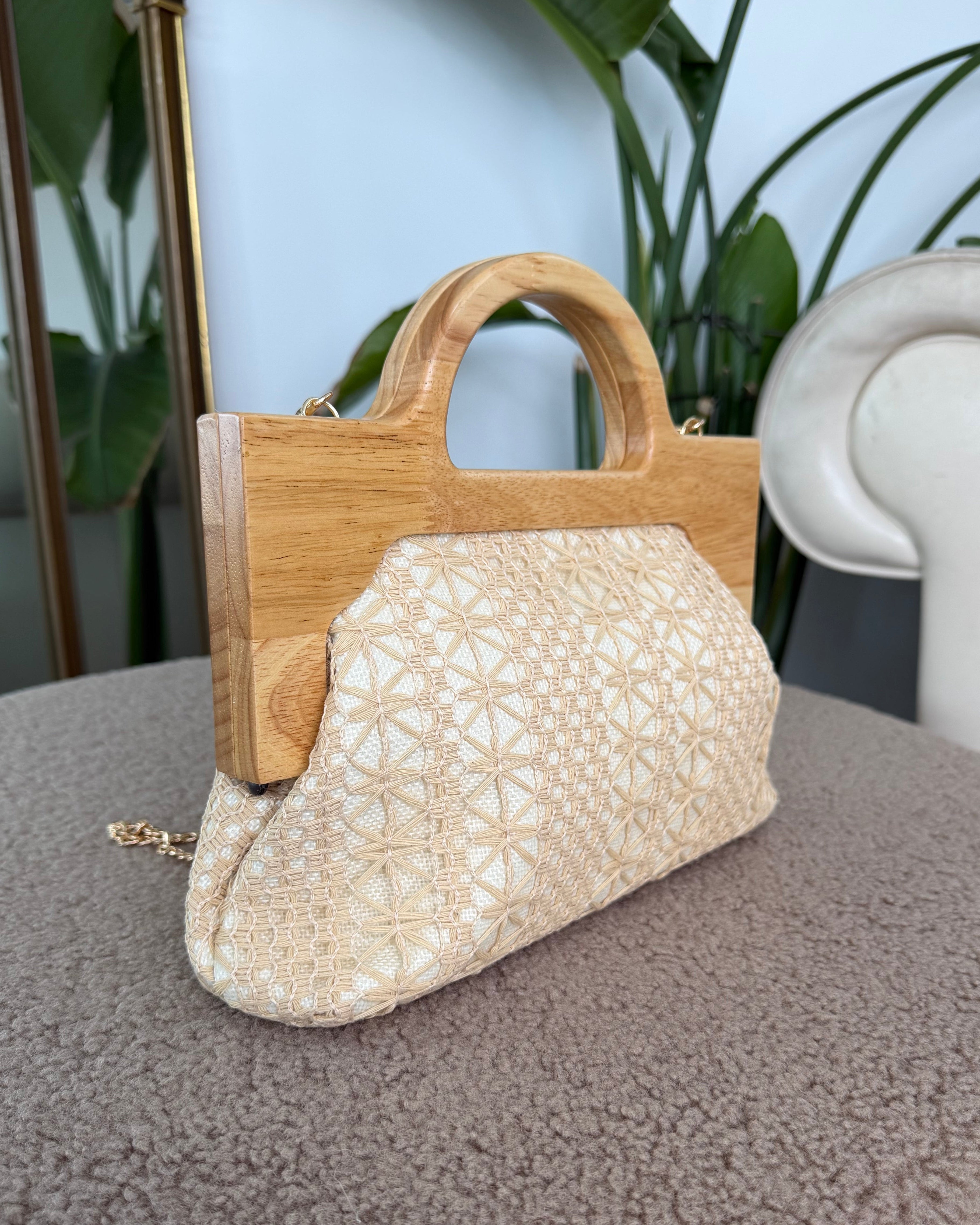 BORSA IN TESSUTO INTRECCIATO CON MANICO IN LEGNO COL. BEIGE