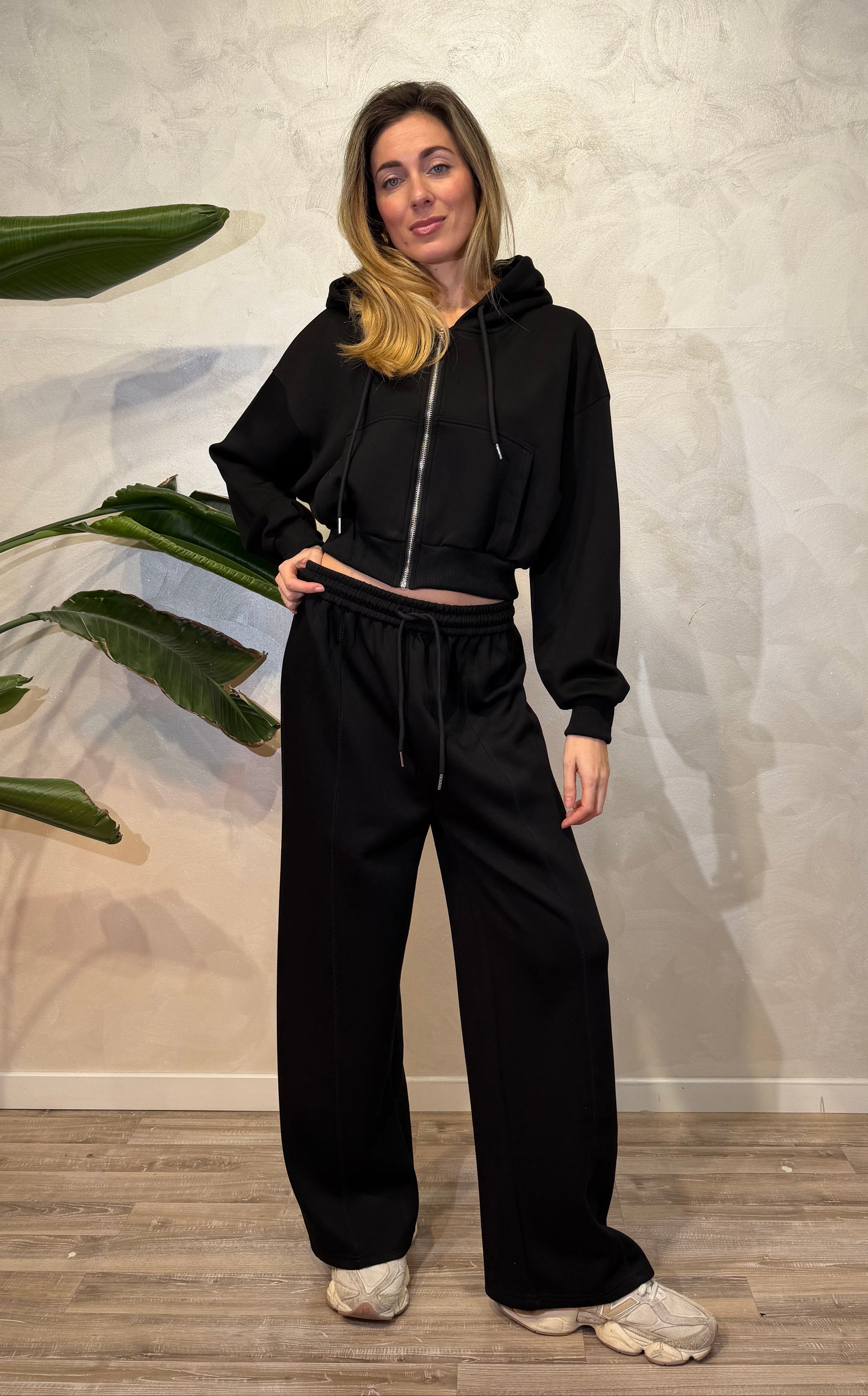 COMPLETO FELPA CON CAPPUCCIO E PANTALONI COL. NERO