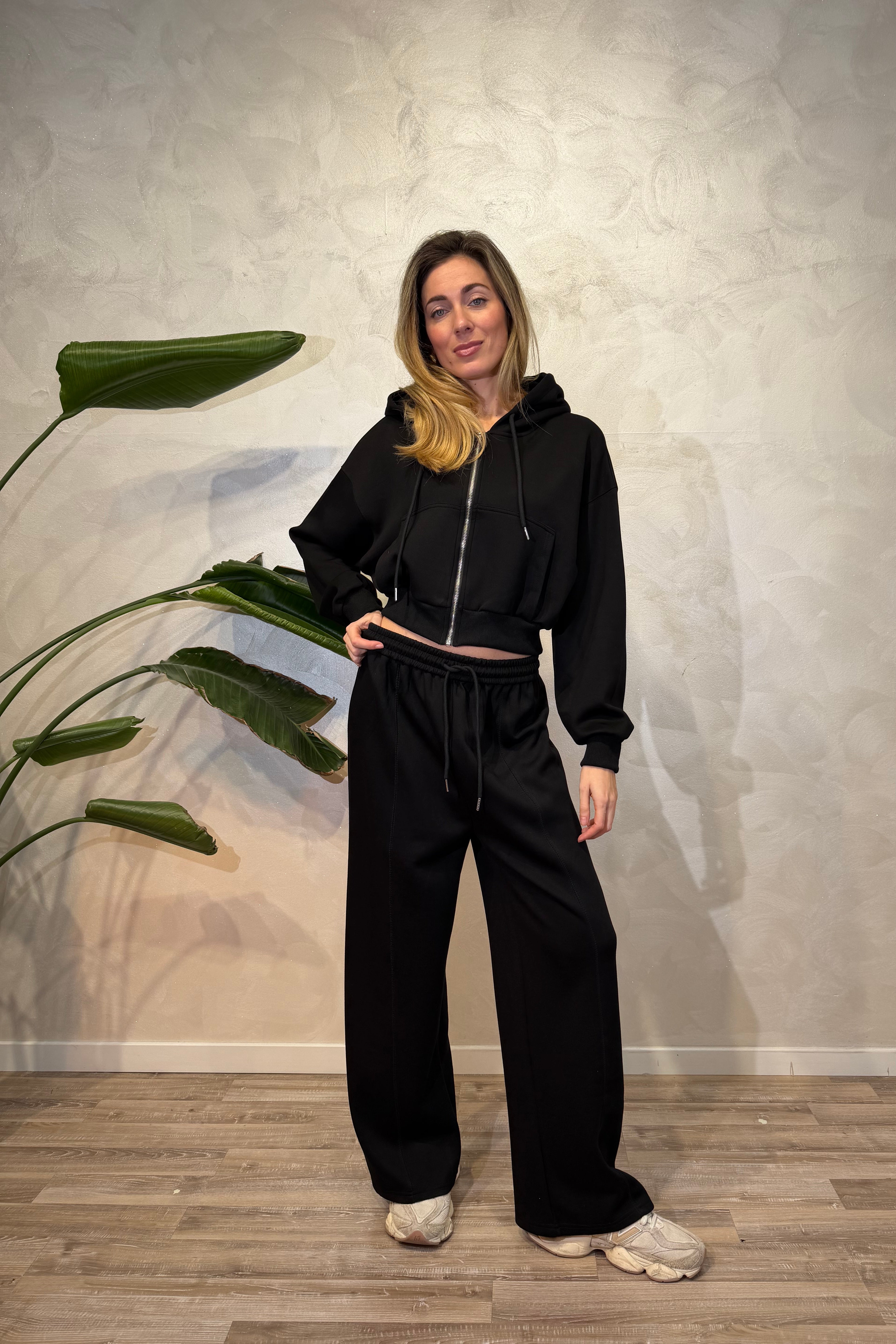 COMPLETO FELPA CON CAPPUCCIO E PANTALONI COL. NERO