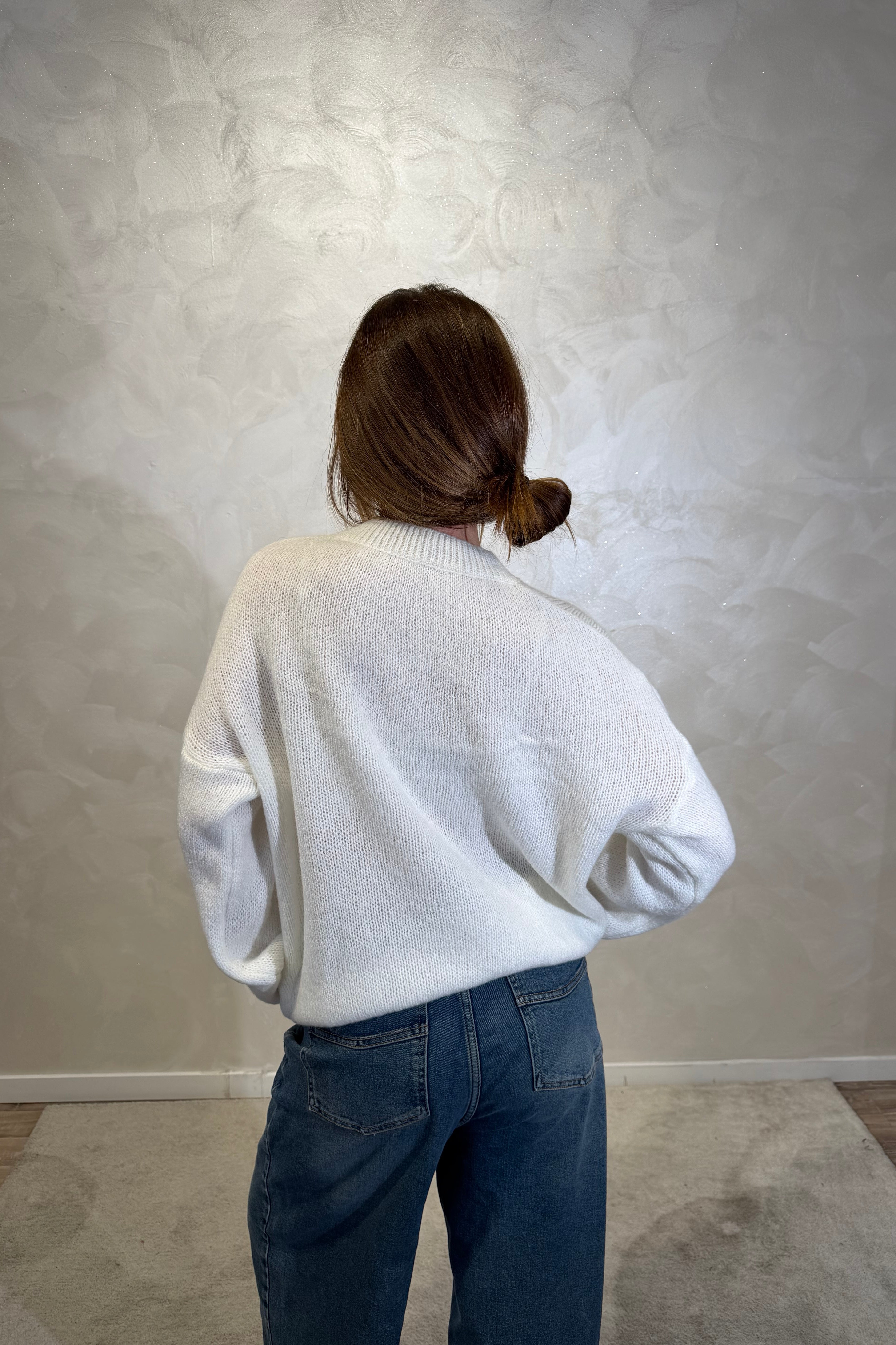 MAGLIONE CON RICAMO "ODIO TUTTI" COL. PANNA