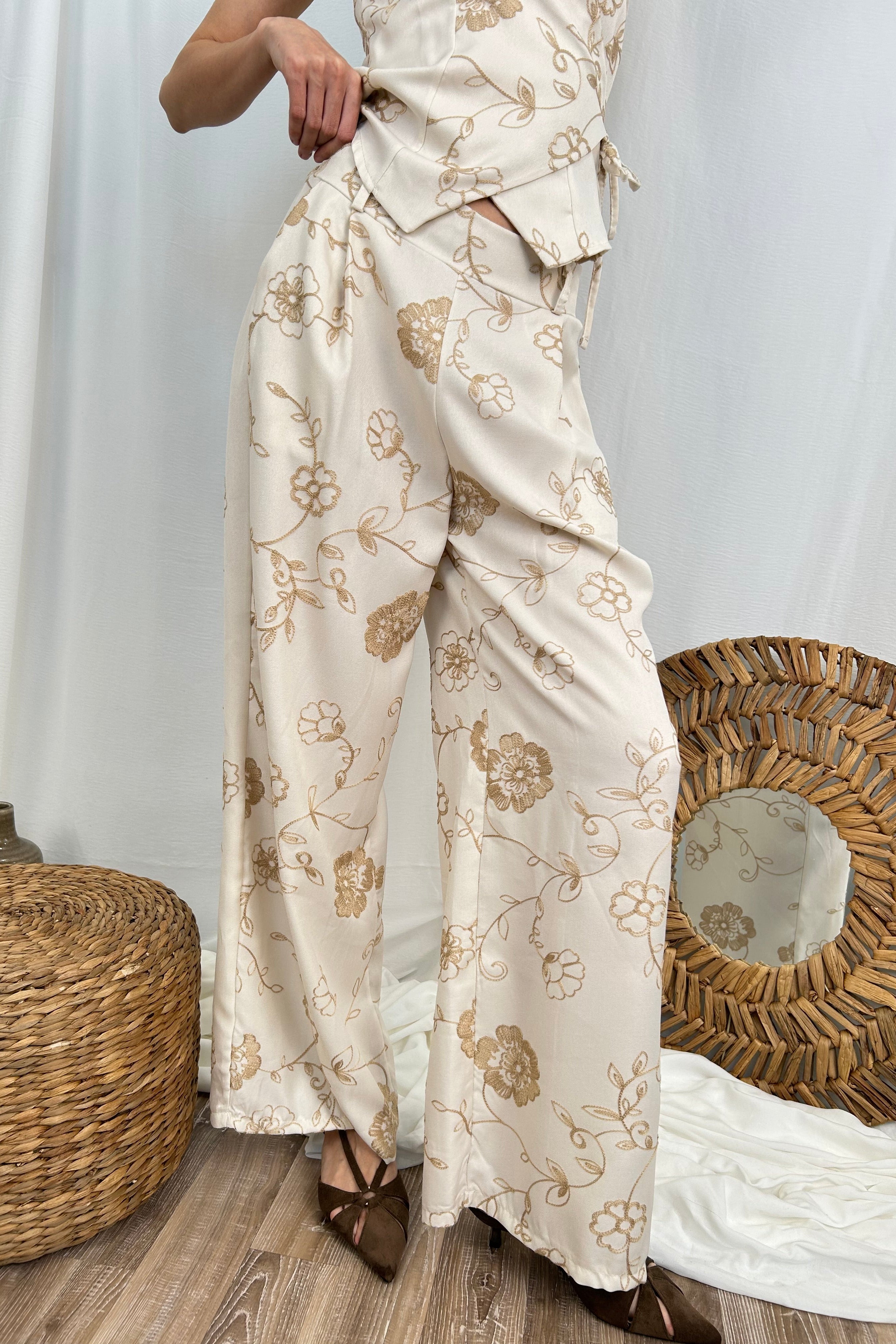 COMPLETO GILET INCROCIATO E PANTALONE VITA ALTA CON PINCES COL. NATURALE