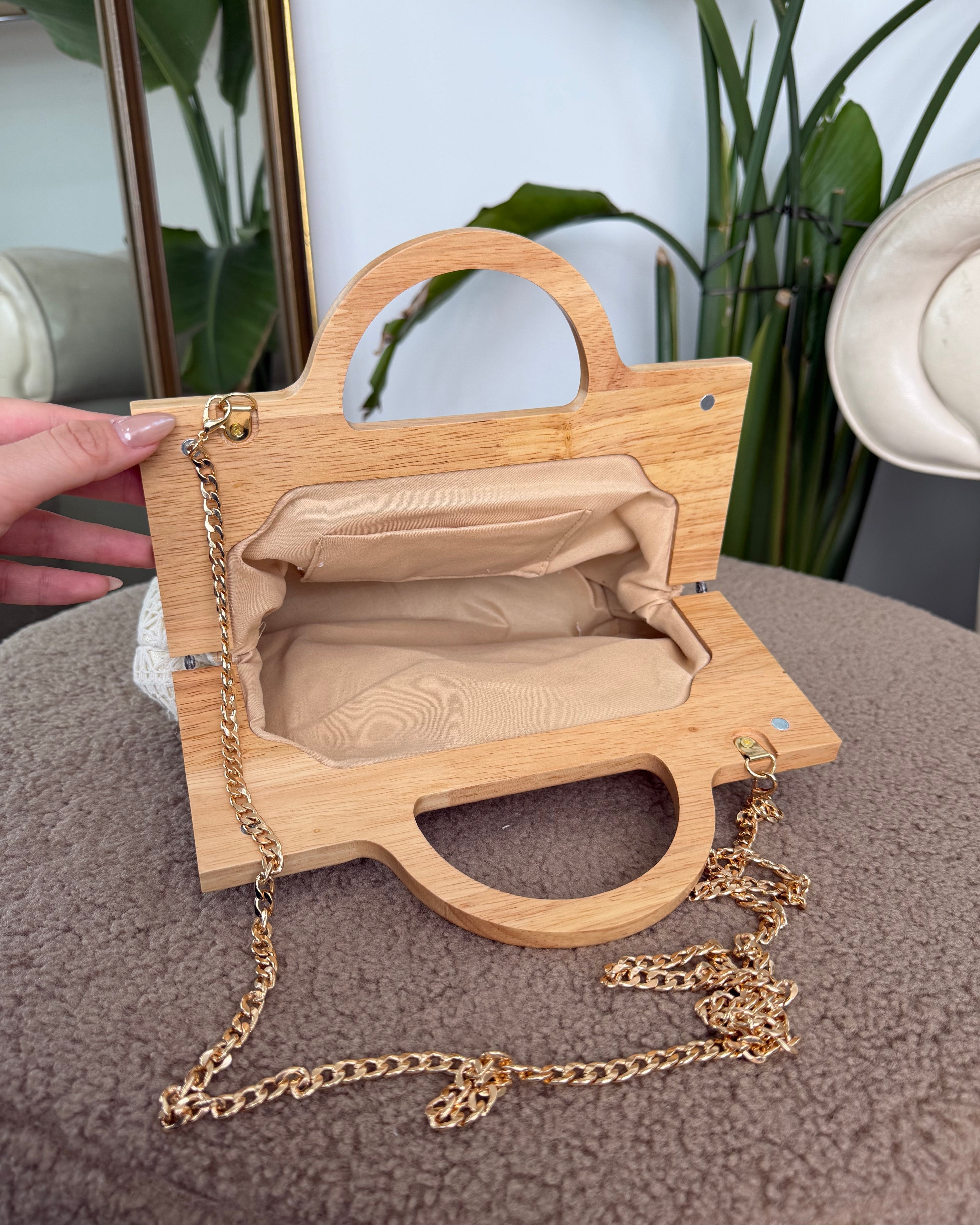 BORSA IN TESSUTO INTRECCIATO CON MANICO IN LEGNO COL. BIANCO