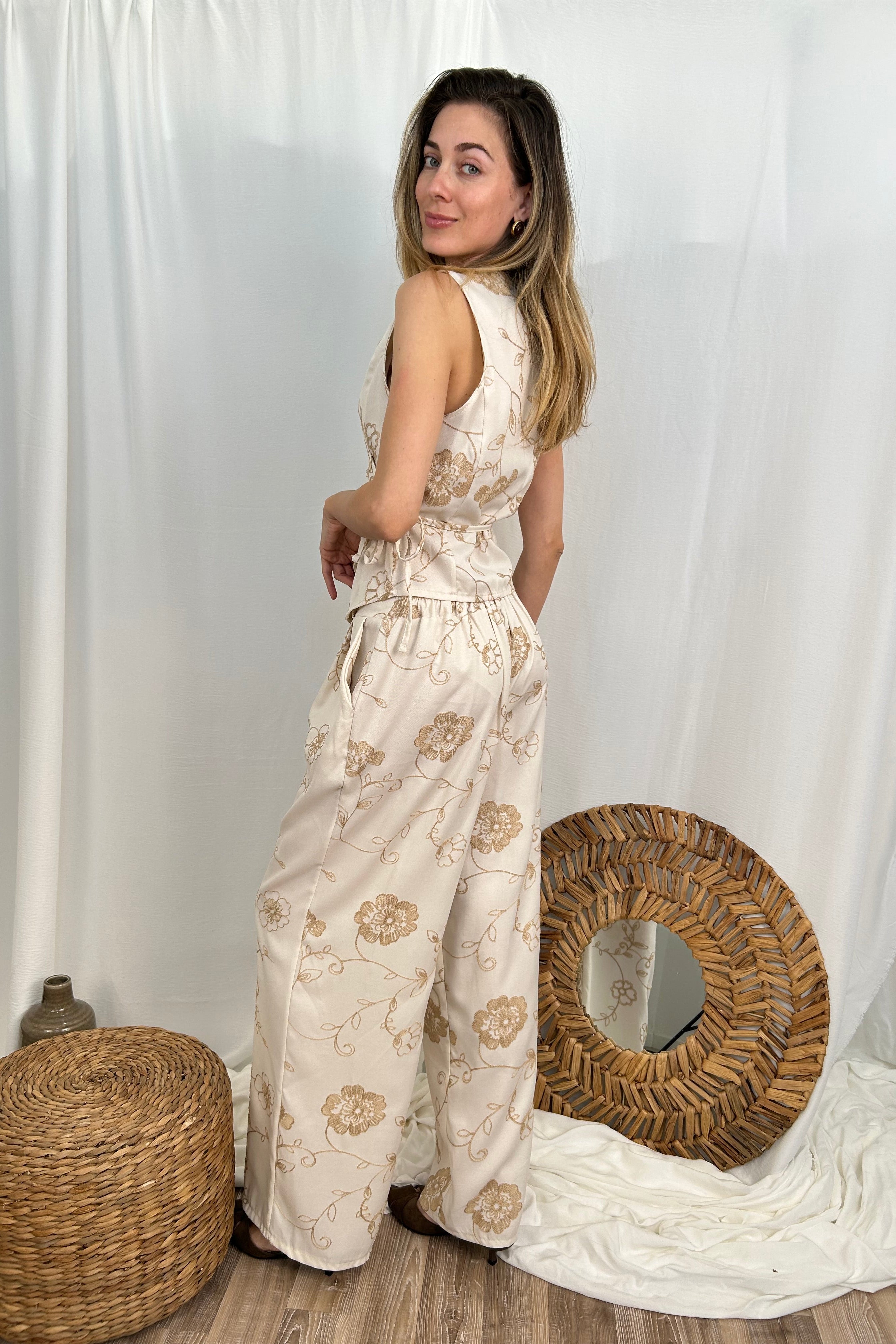 COMPLETO GILET INCROCIATO E PANTALONE VITA ALTA CON PINCES COL. NATURALE