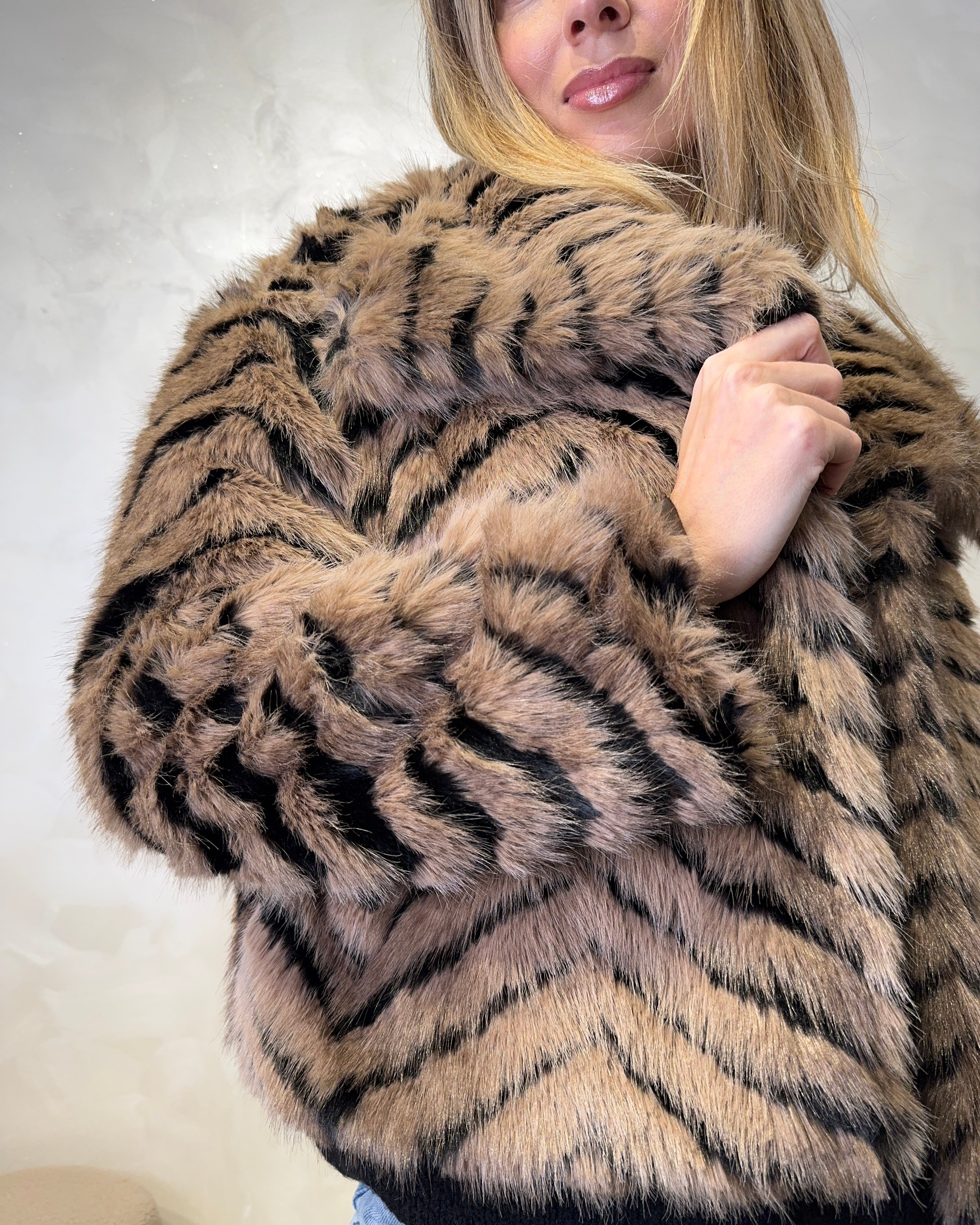 ECOPELLICCIA CON DISEGNO RESCA BICOLOR COL. MORO