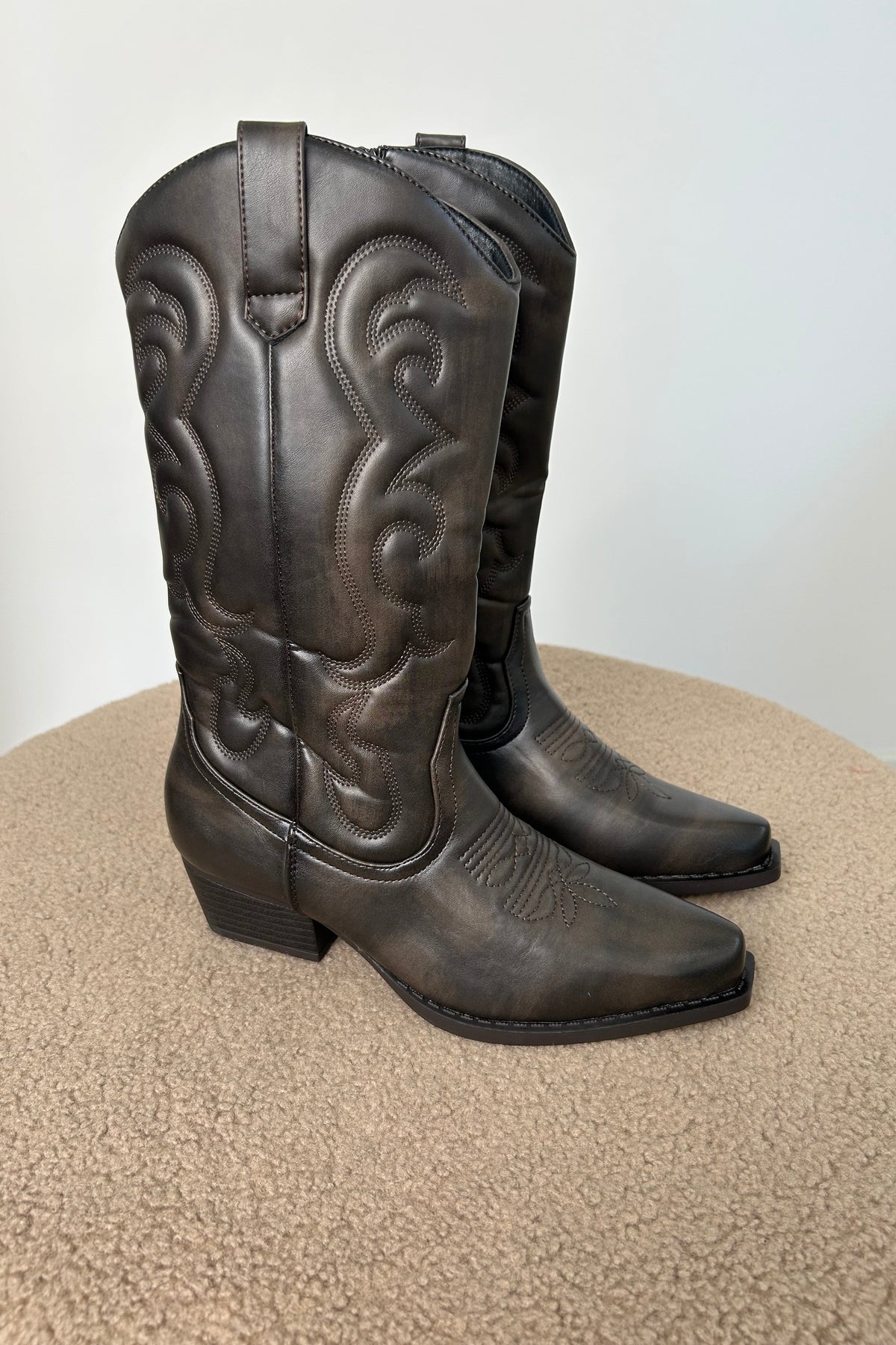 STIVALE TEXANO IN PELLE SCURA CON RICAMO WESTERN COL. VINTAGE