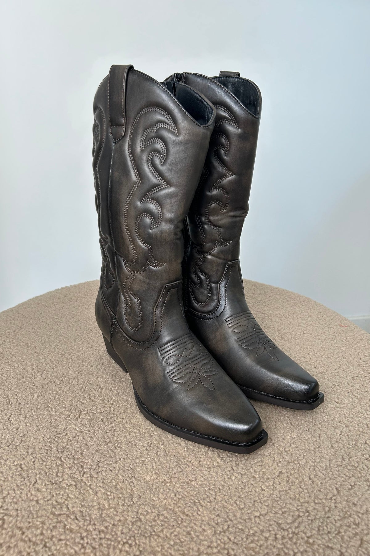 STIVALE TEXANO IN PELLE SCURA CON RICAMO WESTERN COL. VINTAGE