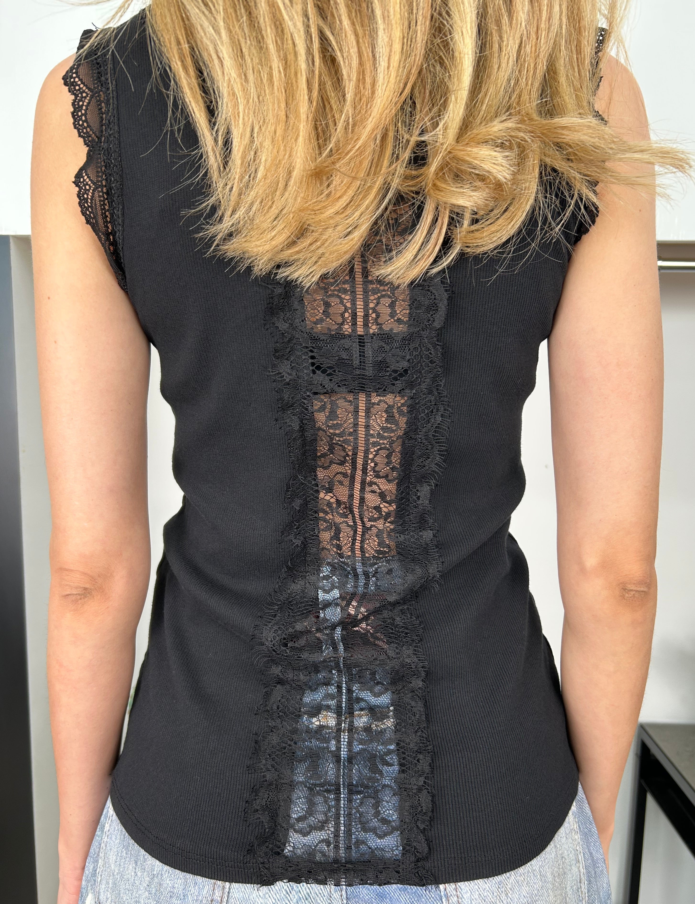 TOP IN COTONE A COSTINE CON INSERTI IN PIZZO TINTURA A FREDDO COL NERO