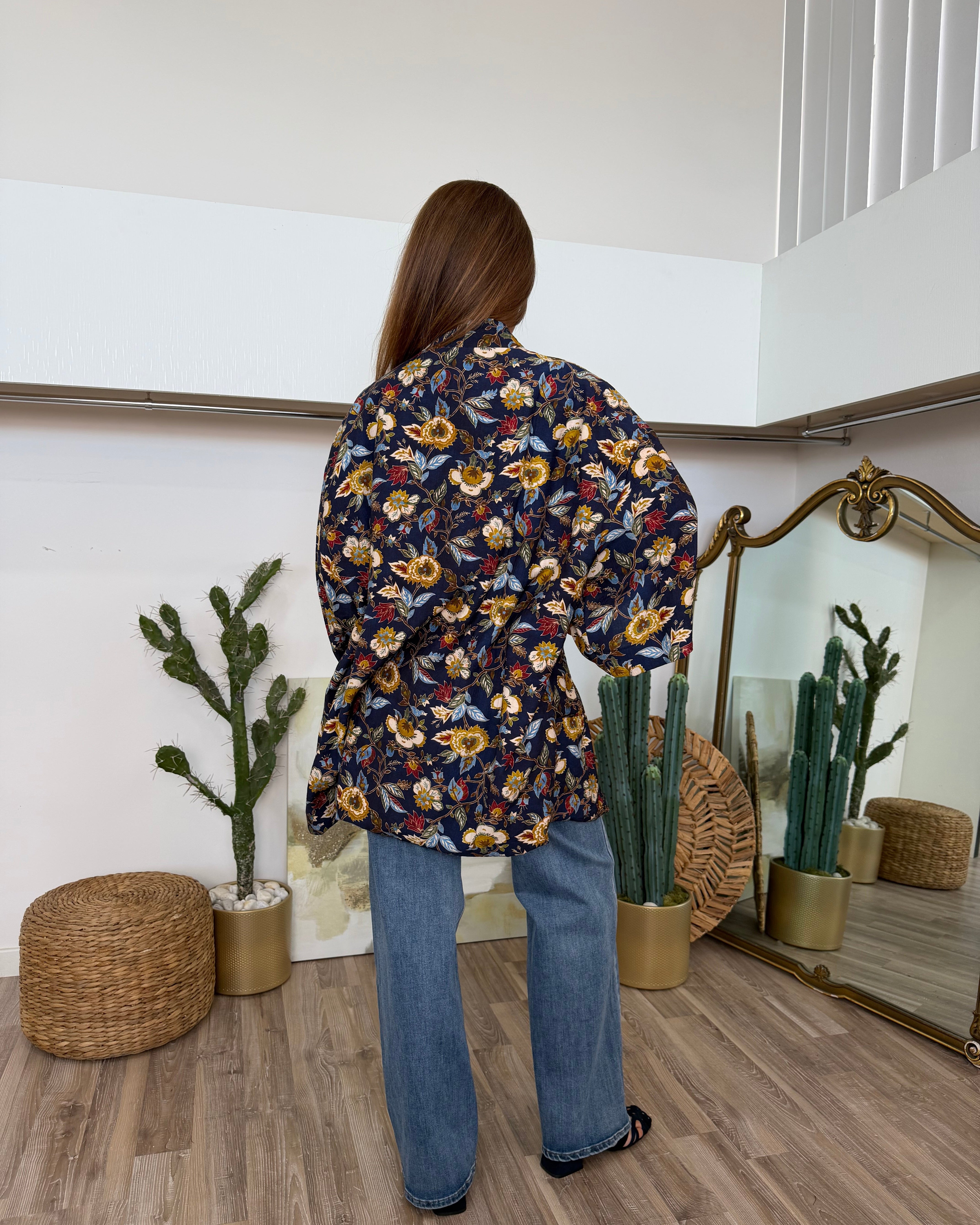 KIMONO FLOREALE CON INTERNO A RIGHE AZZURRE COL. BLU NAVY