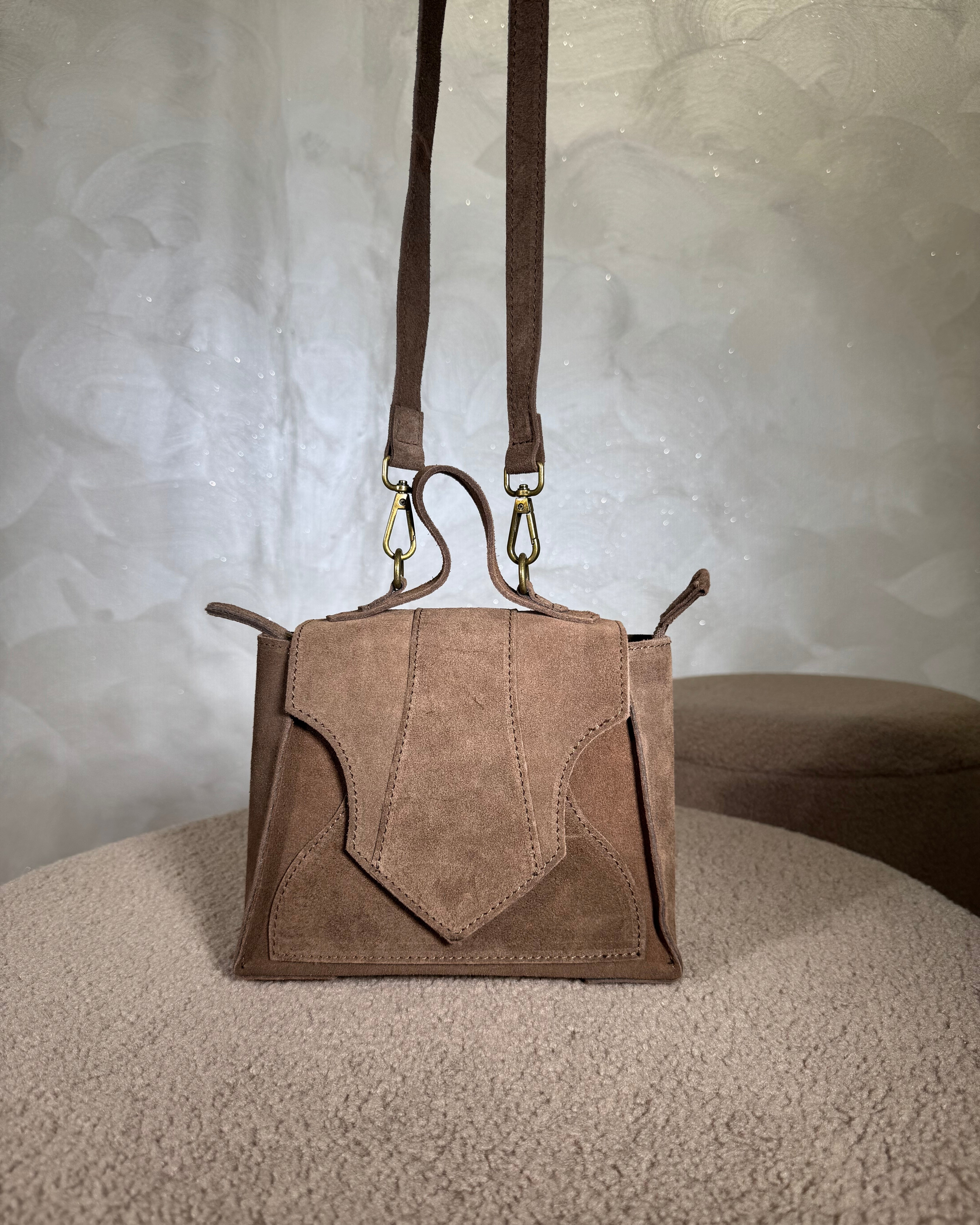 BORSA IN CAMOSCIO CON PANNELLI GEOMETRICI COL.FANGO