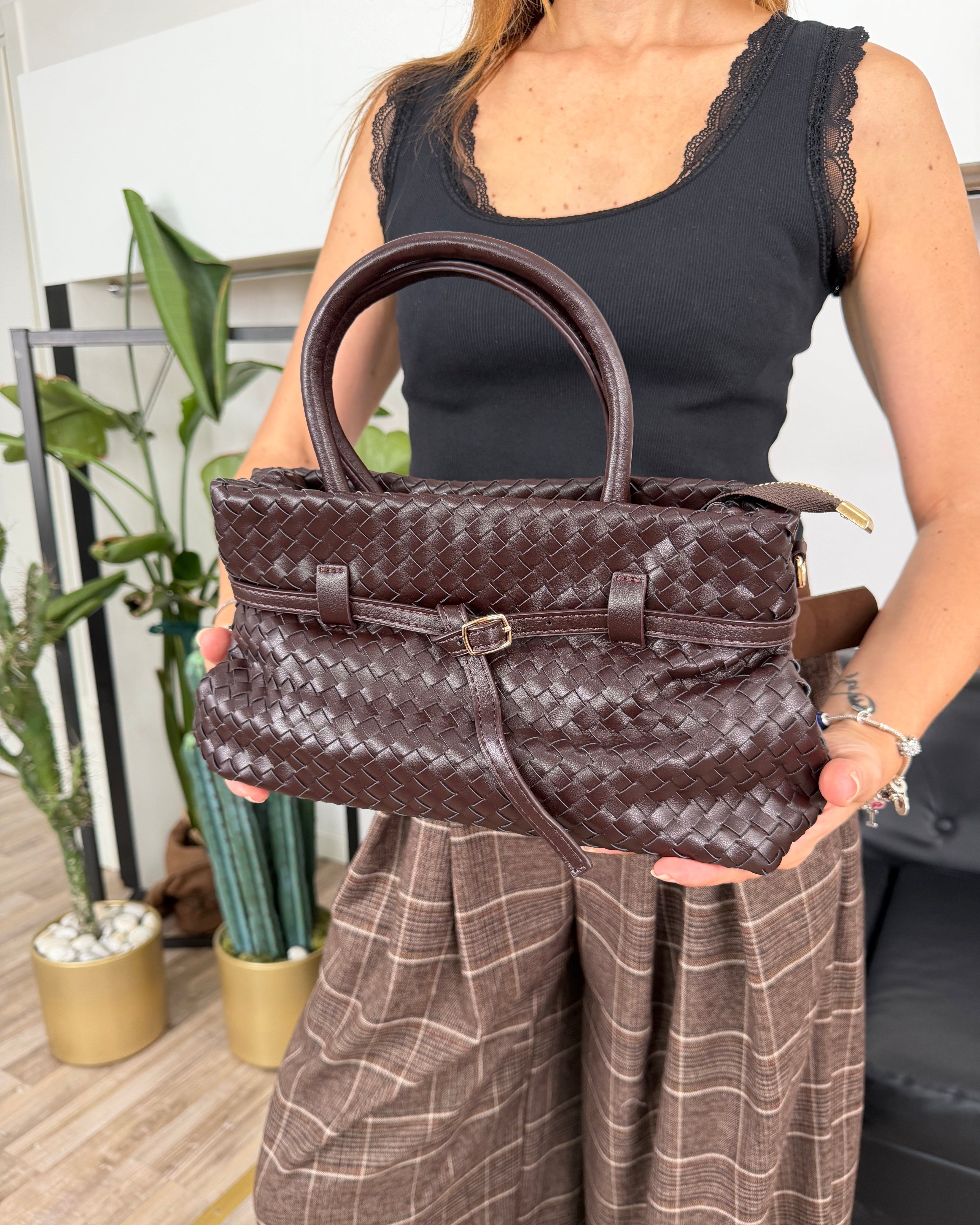 BORSA INTRECCIATA IN ECOPELLE MORO