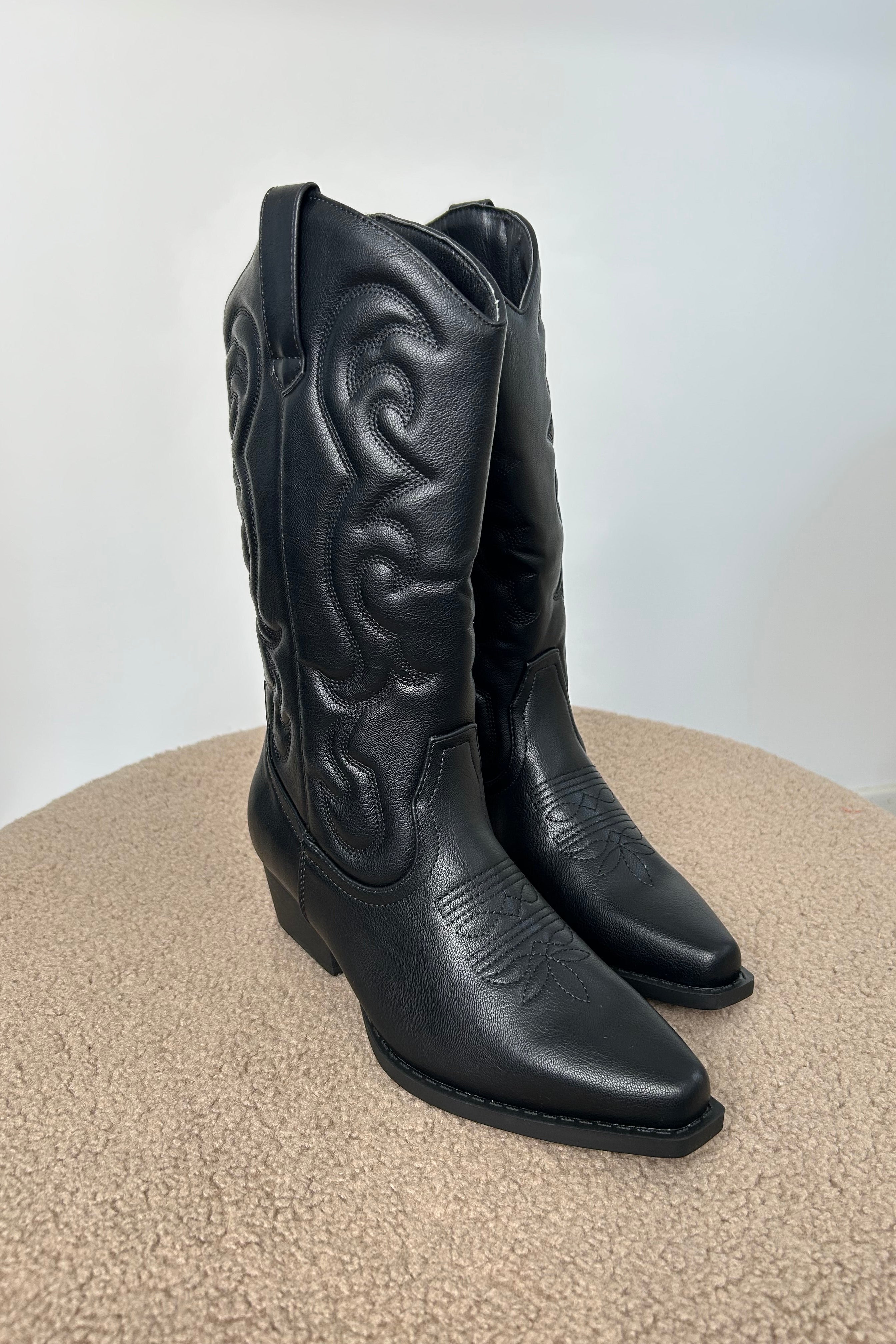 STIVALE TEXANO IN PELLE SCURA CON RICAMO WESTERN COL. NERO