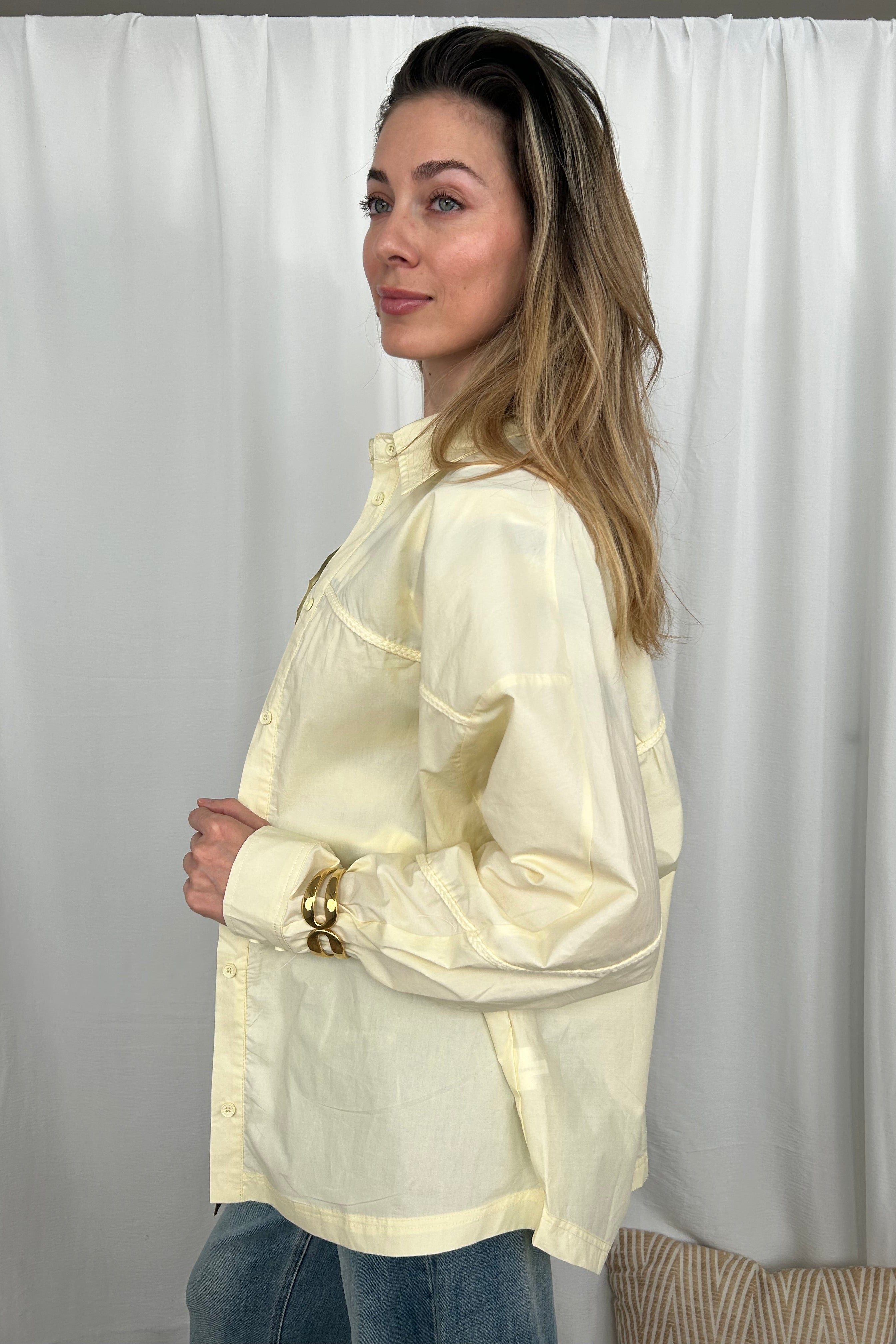 CAMICIA CON DETTAGLI IN PASSAMANERIA INTRECCIATA SUL DAVANTI E SU MANICHE COL.GIALLO