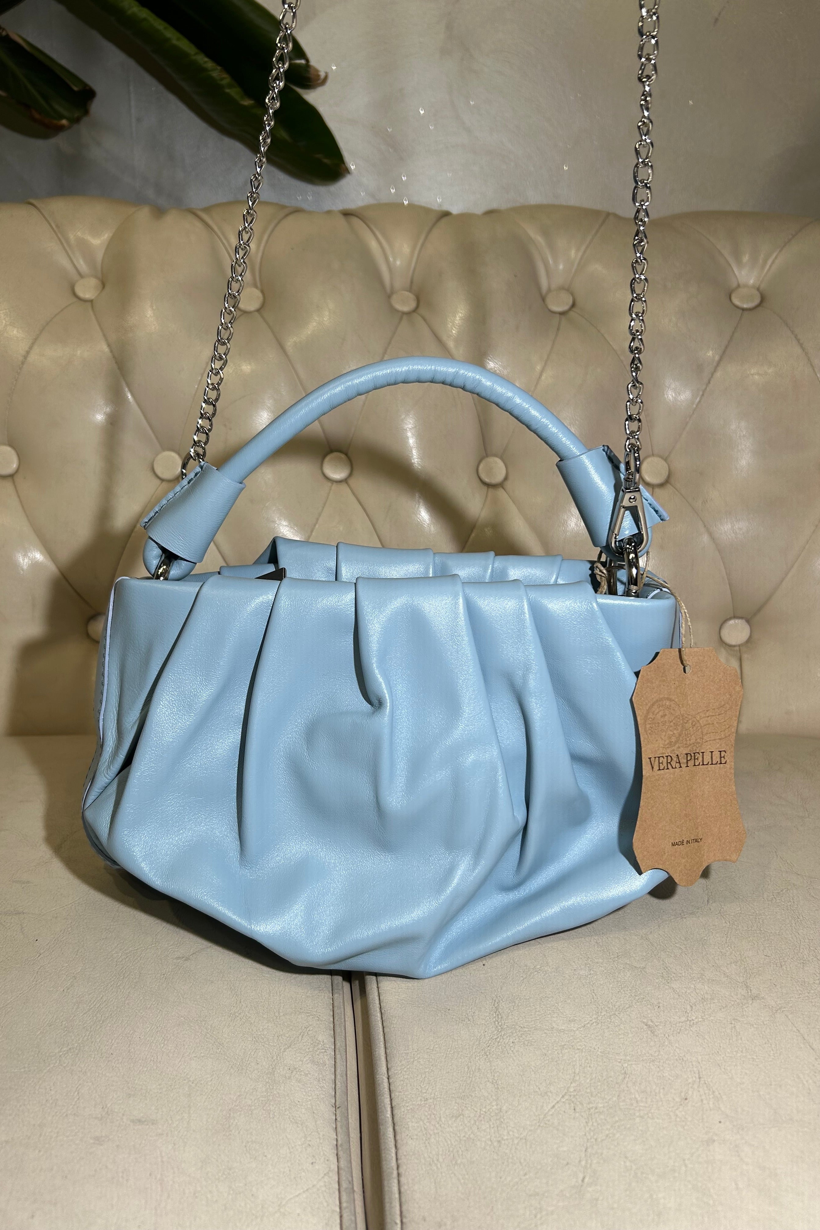 BORSA IN VERA PELLE CON MANICO MORBIDO E TRACOLLA CATENA COL.CIELO