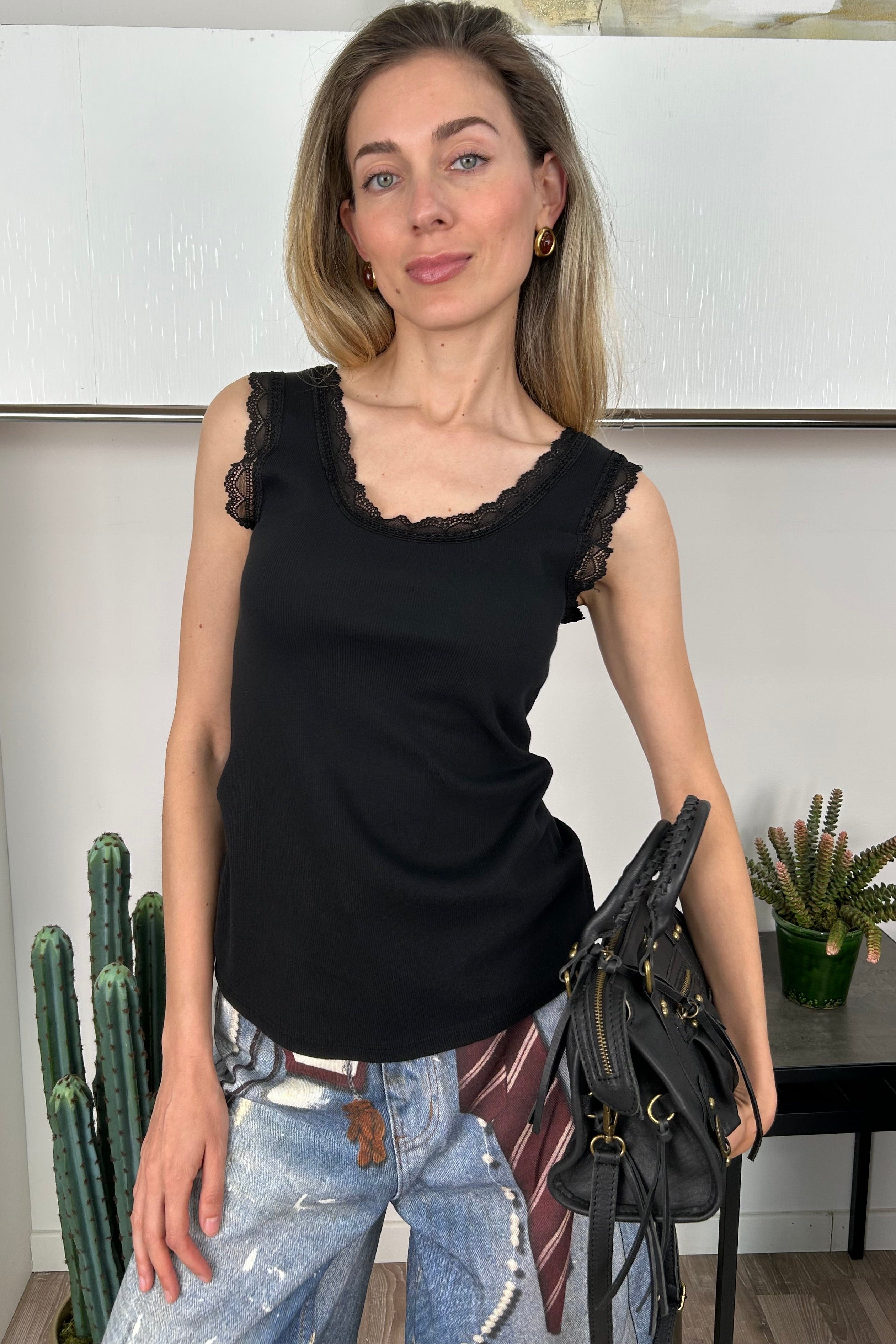 TOP IN COTONE A COSTINE CON INSERTI IN PIZZO TINTURA A FREDDO COL NERO