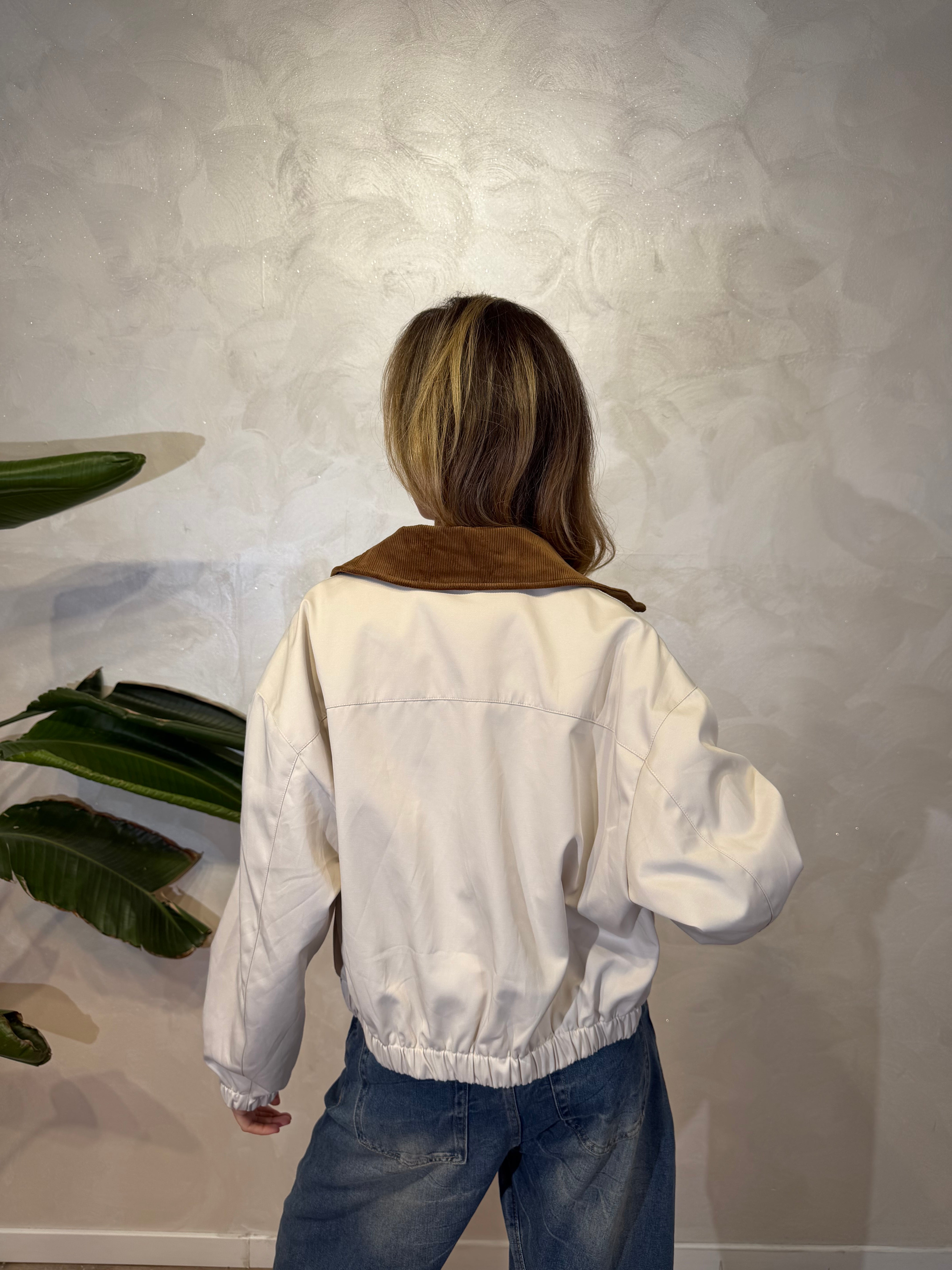 GIUBBOTTO CORTO CON COLLO IN VELLUTO A COSTE COL. BURRO CHIARO