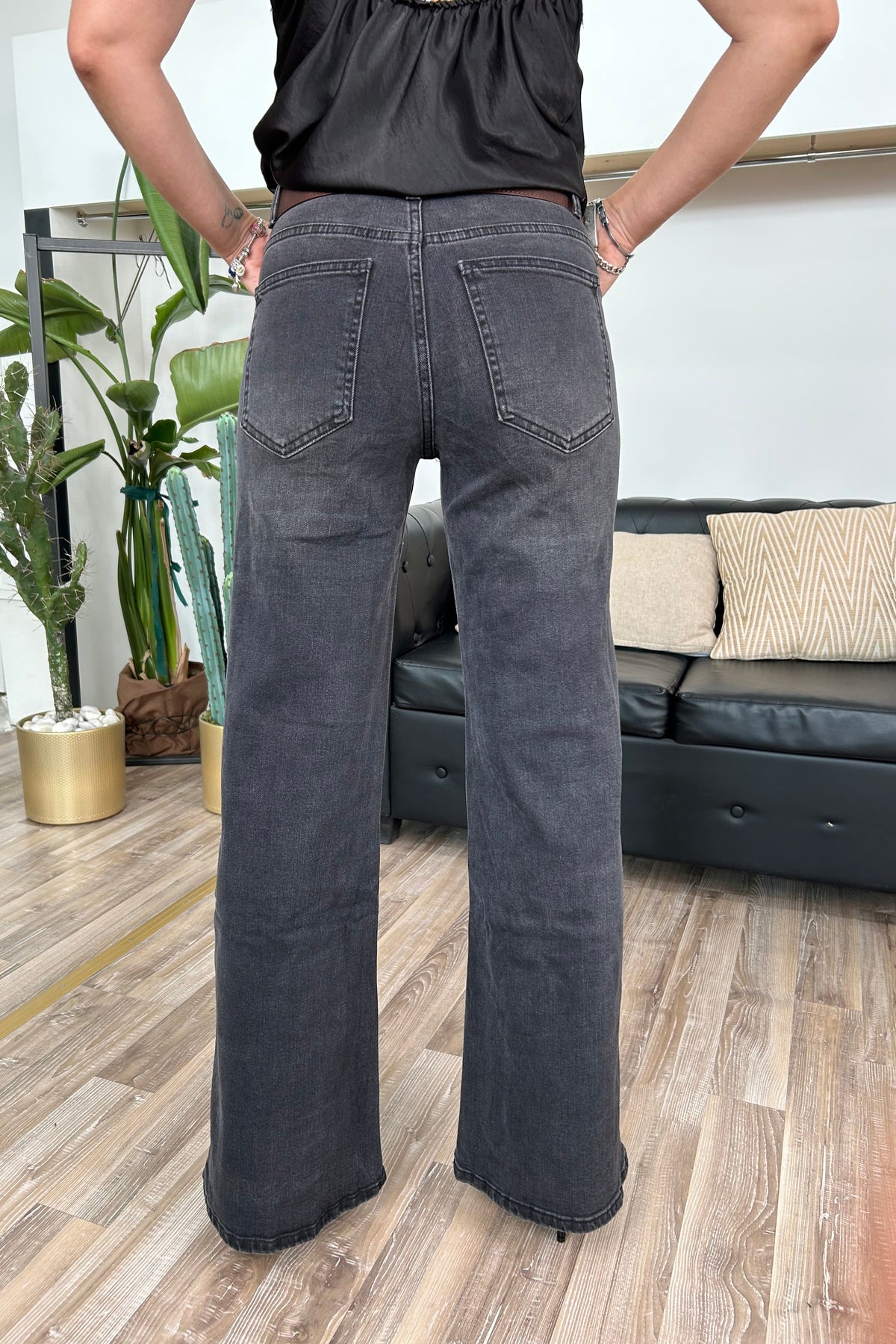 JEANS NERO PALAZZO CON CINTURA DECORATIVA MOD. NADIA