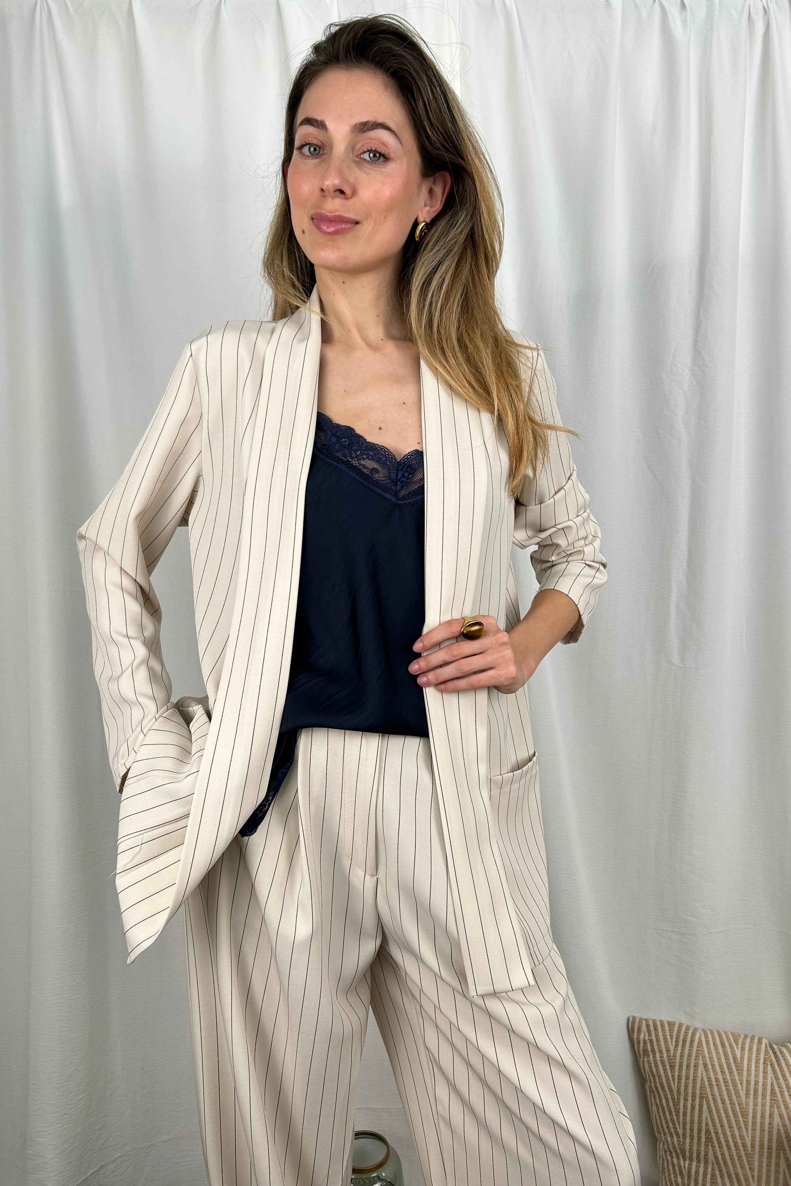 COMPLETO GIACCA SCIALLATA E PANTALONE ALADIN IN MICRO GESSATURA COL. NATURALE