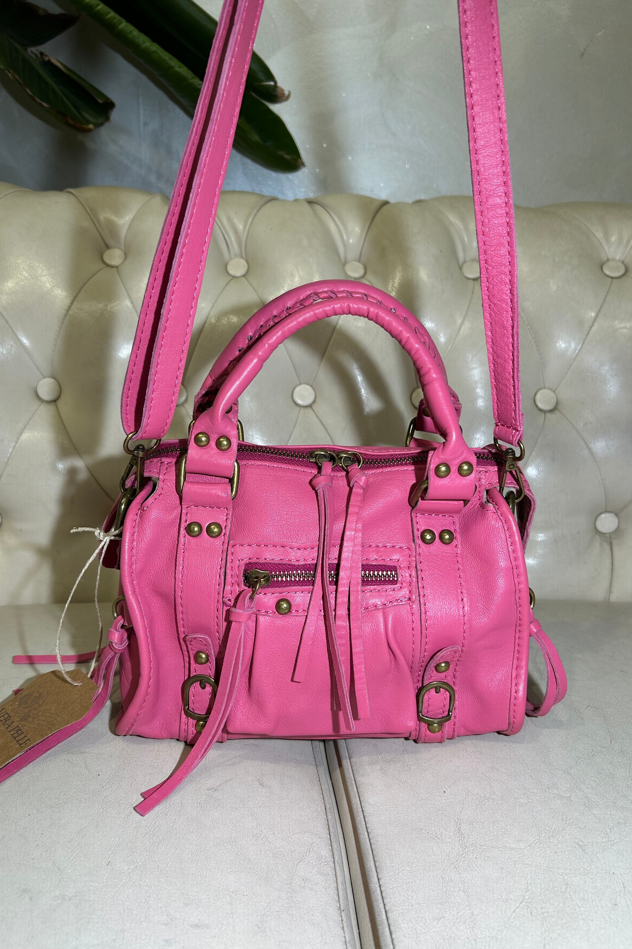 BORSA IN VERA PELLE CON ZIP E DETTAGLI METALLICI COL.FUXIA