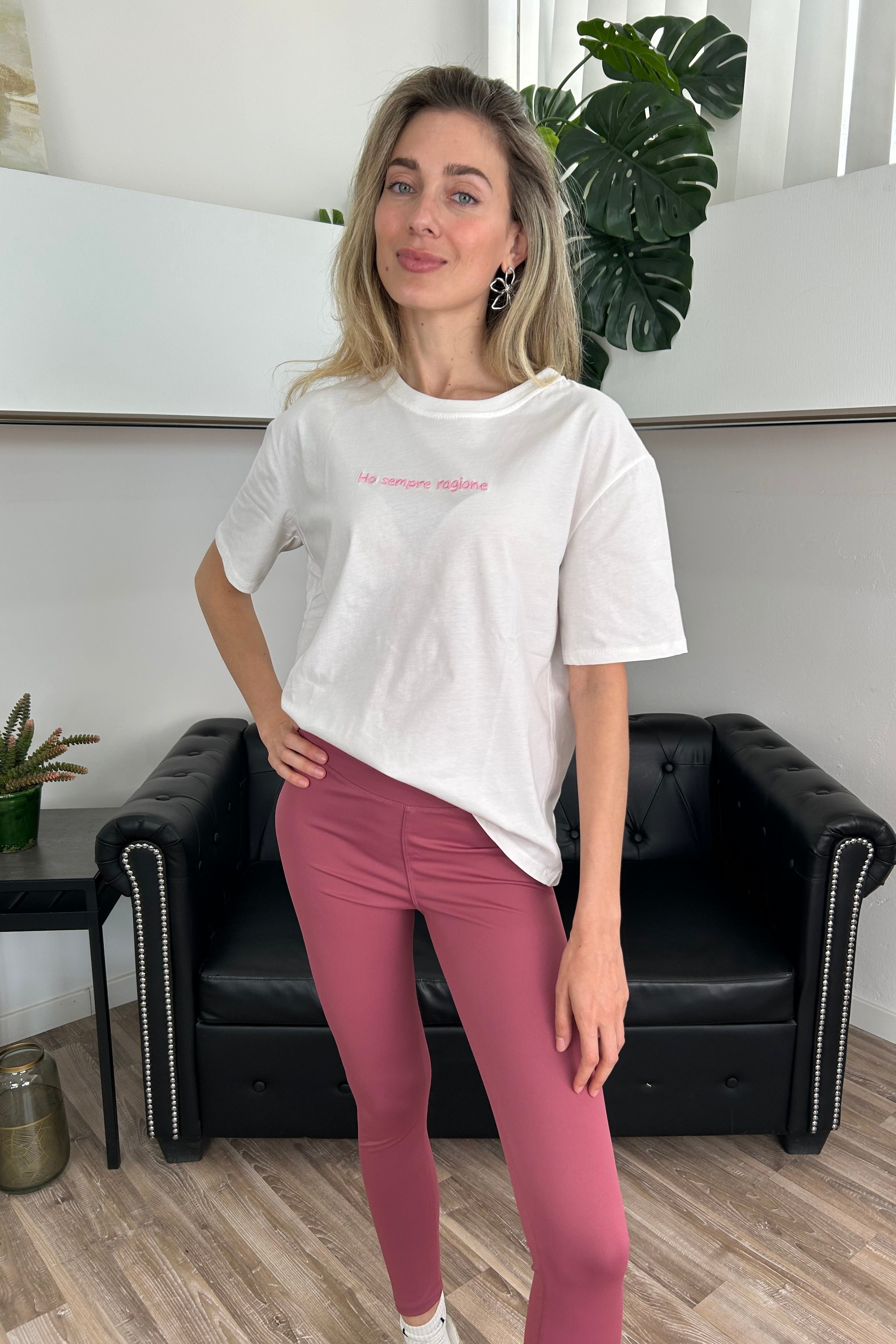T‑SHIRT COTONE 100% CON SCRITTA “HO SEMPRE RAGIONE" SCRITTA ROSA