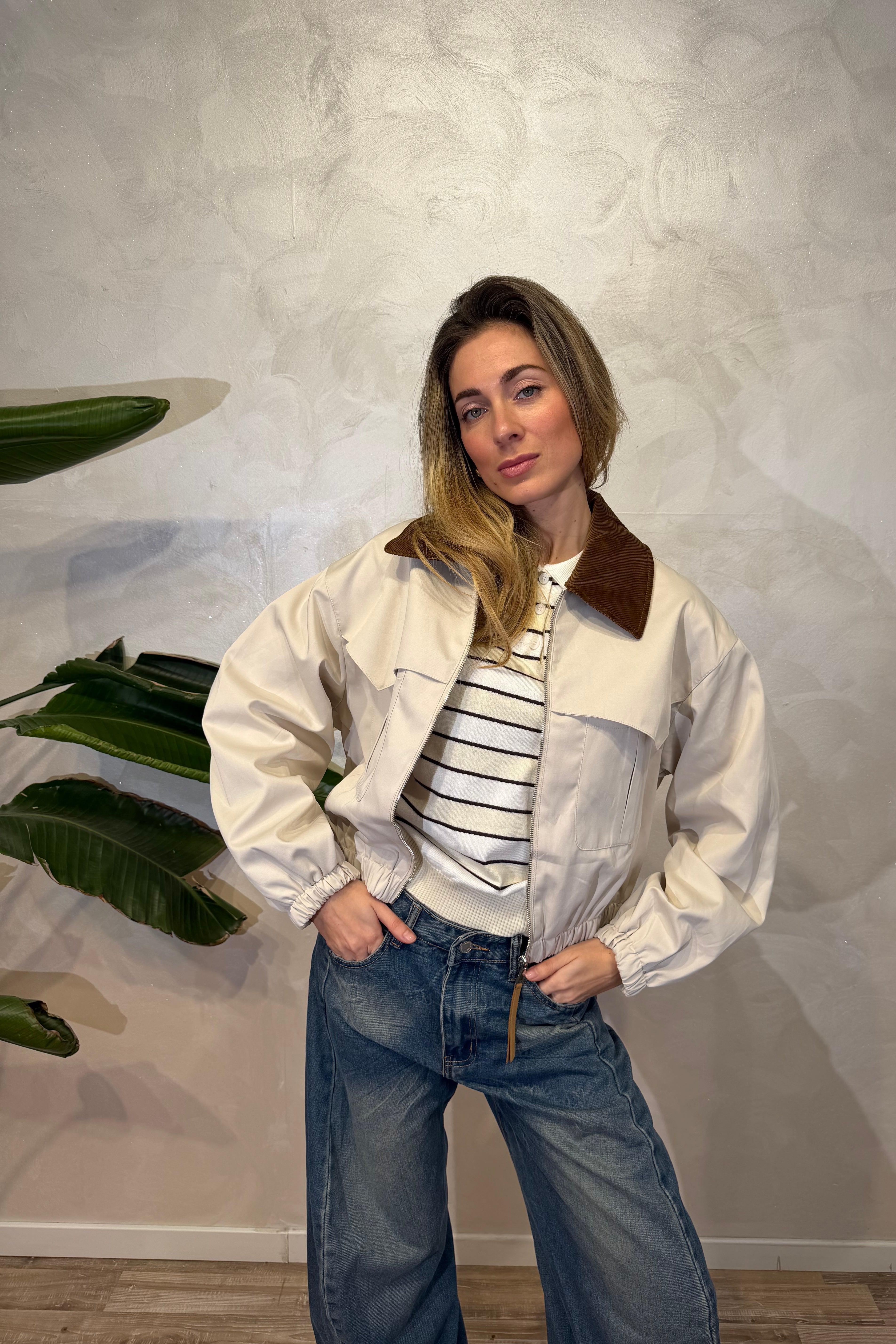 GIUBBOTTO CORTO CON COLLO IN VELLUTO A COSTE COL. BURRO CHIARO