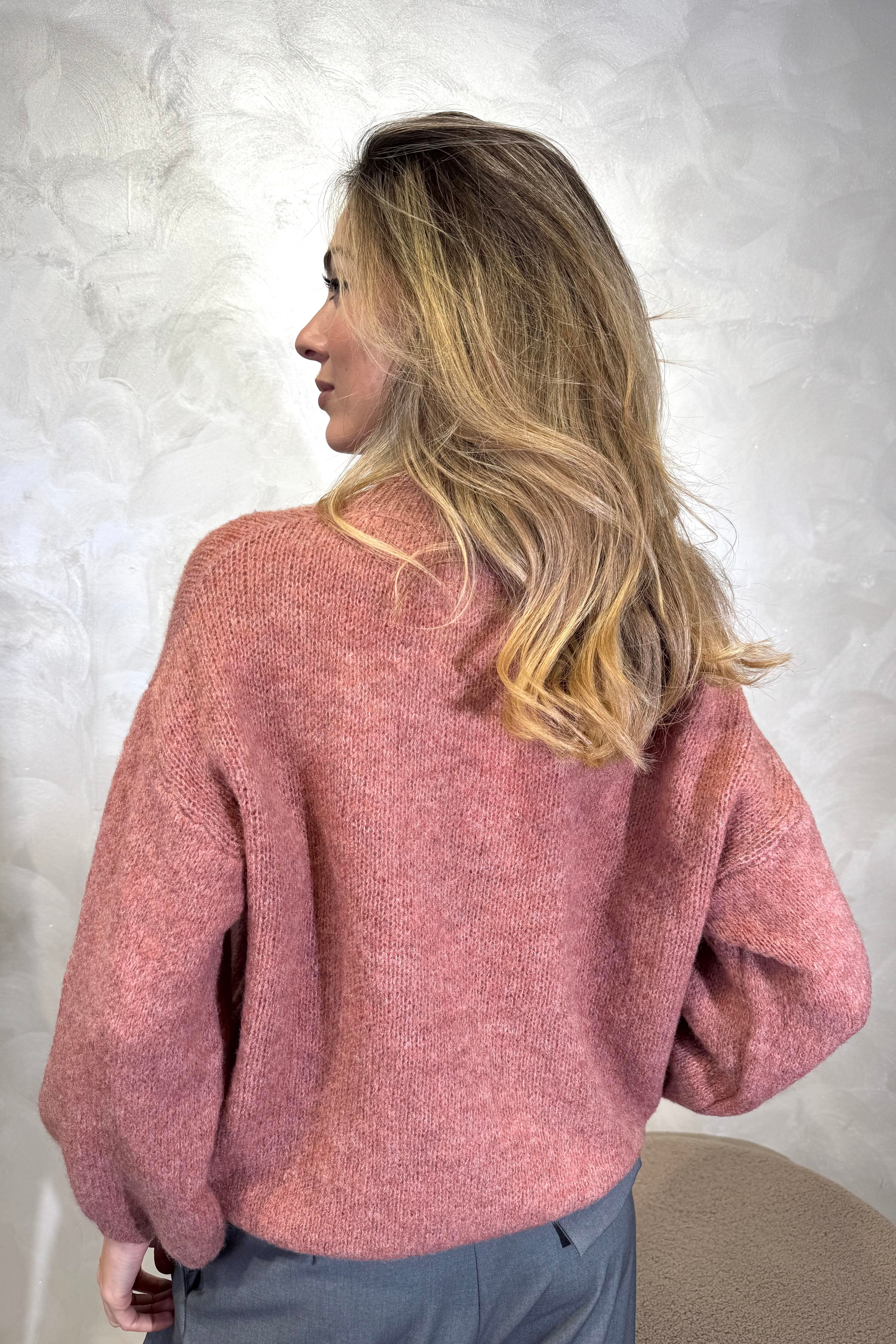 MAGLIONE CON RICAMO NO VABBE' COL. ROSA