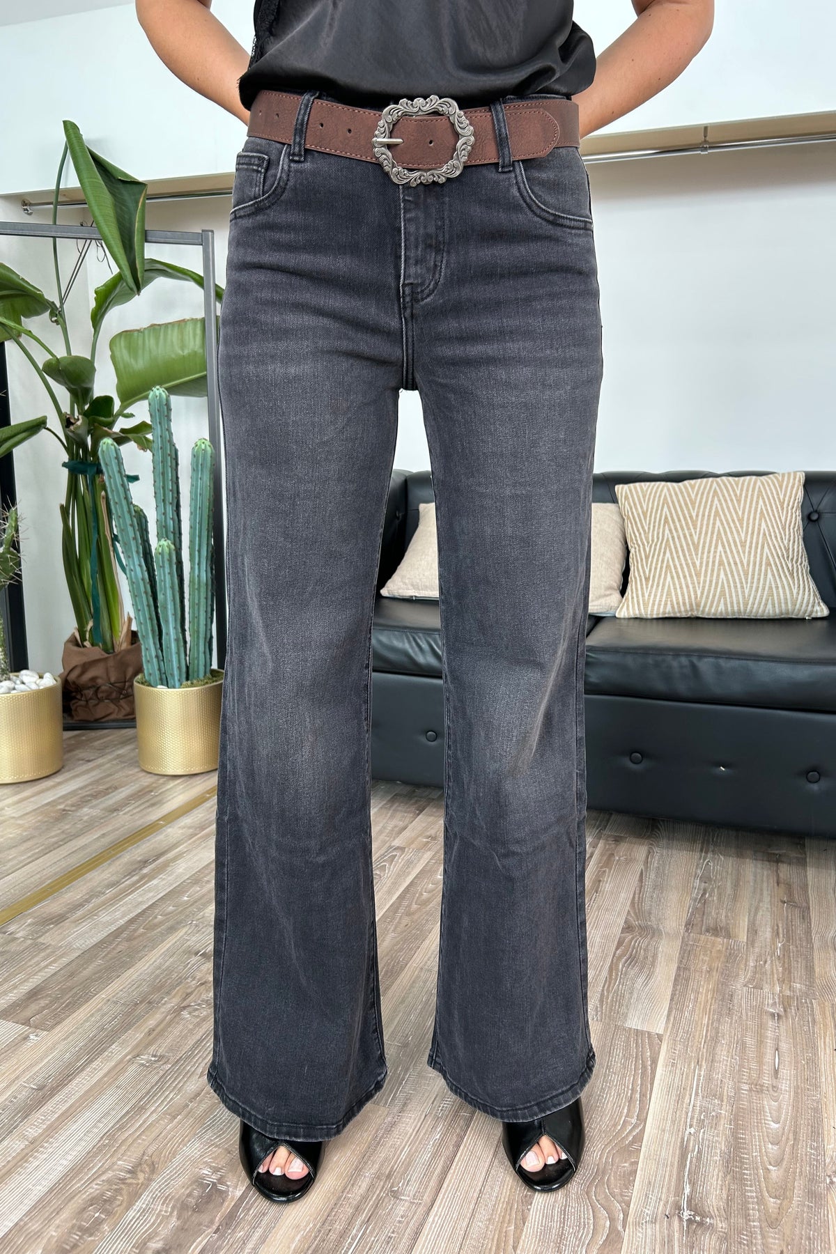 JEANS NERO PALAZZO CON CINTURA DECORATIVA MOD. NADIA