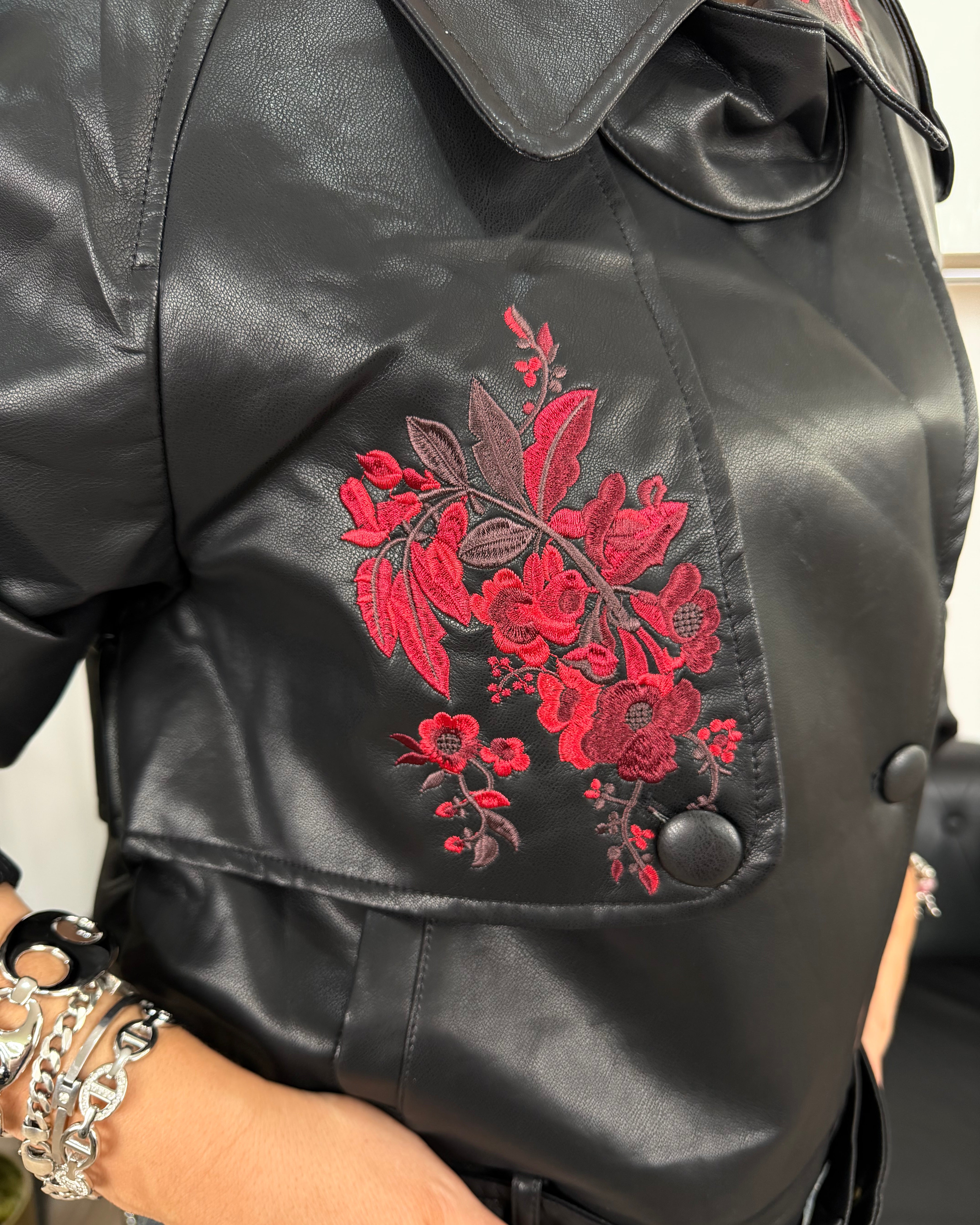 GIACCA  KIODO ECOPELLE NERA CON RICAMO FLOREALE